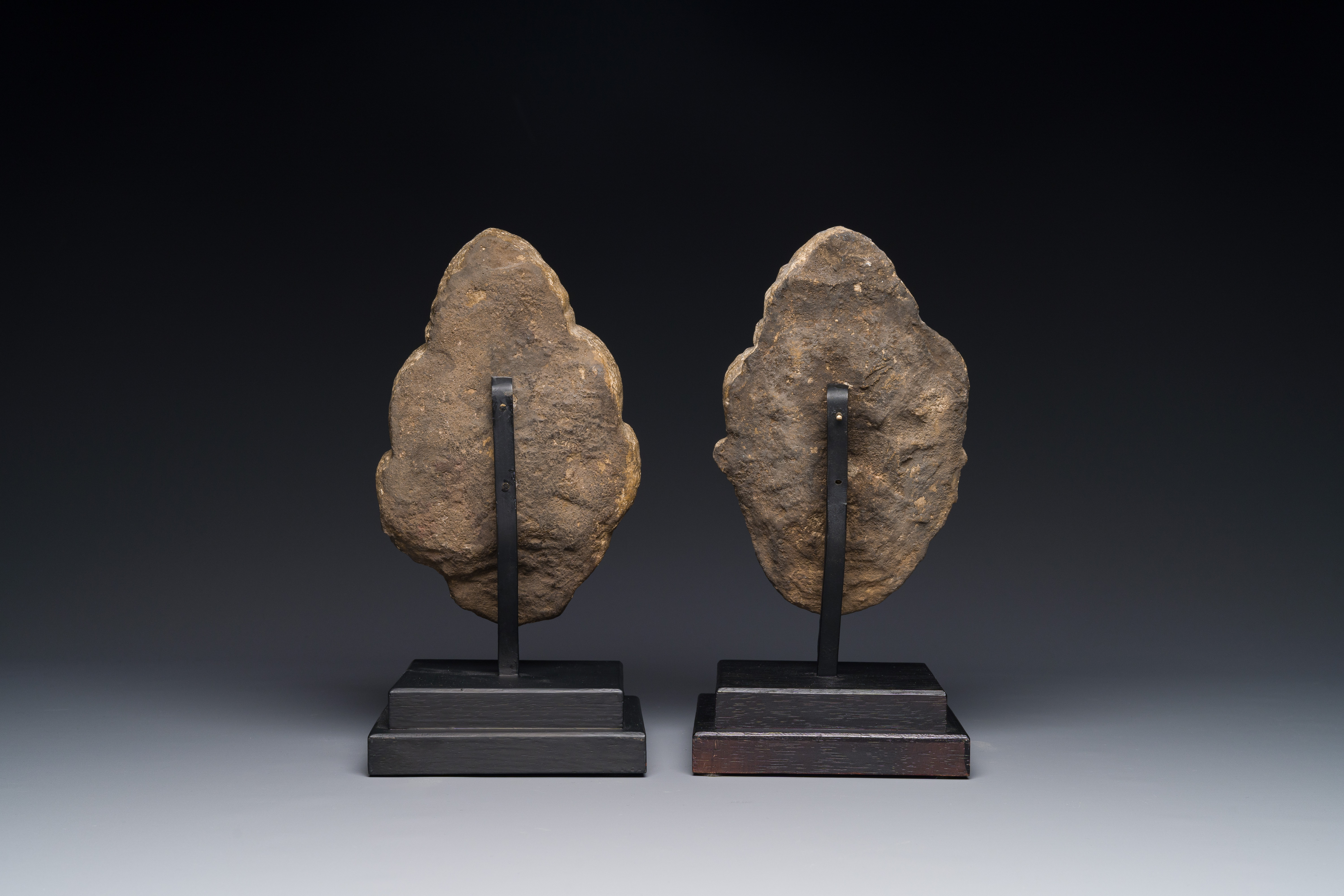 A stone head of Buddha and a sandstone khmer head of a deity, Bayon style, Cambodia, 12/13th C. - Image 7 of 12