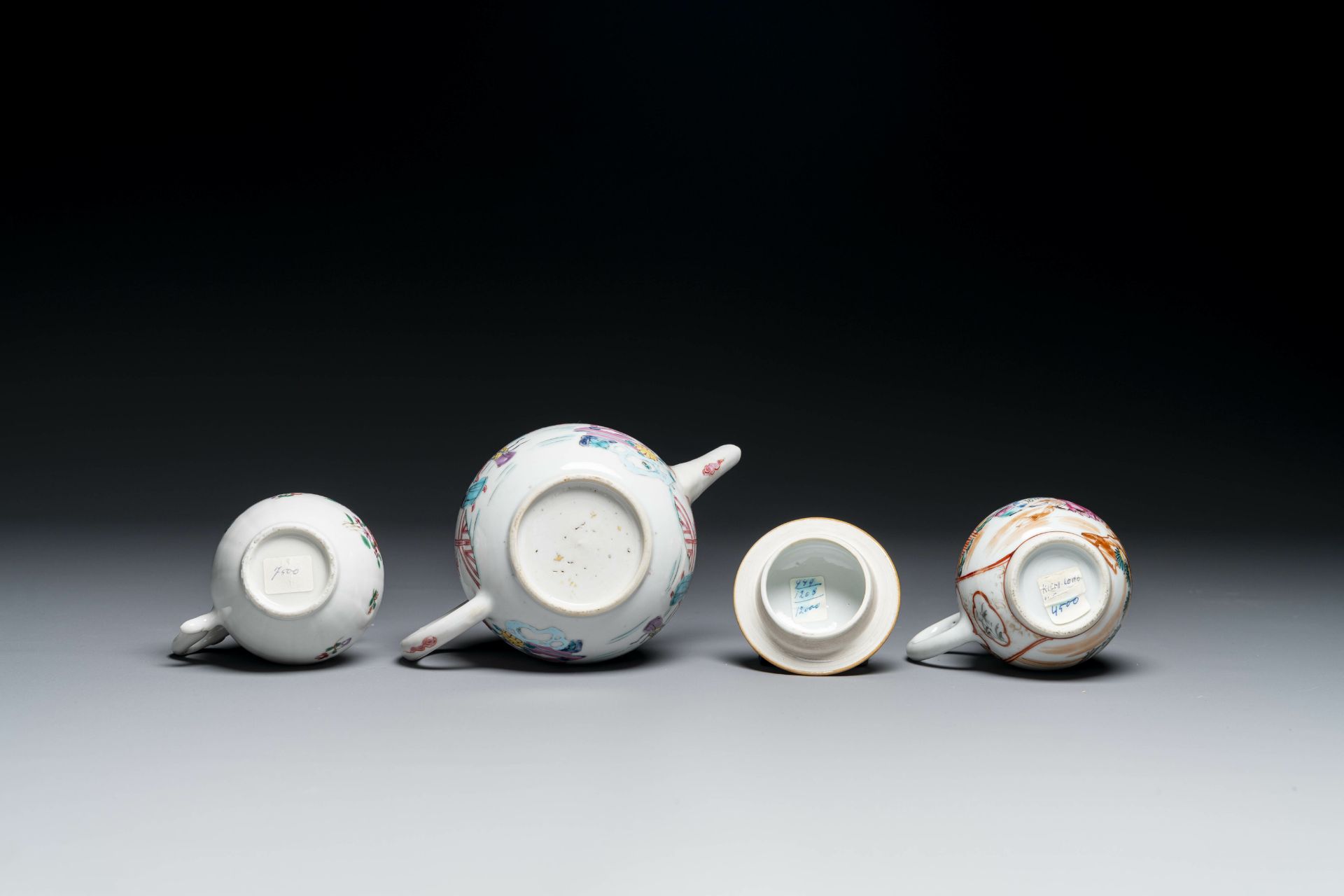 A varied collection of Chinese blue and white, famille rose and Imari-style porcelain, Yongzheng/Qia - Image 7 of 14