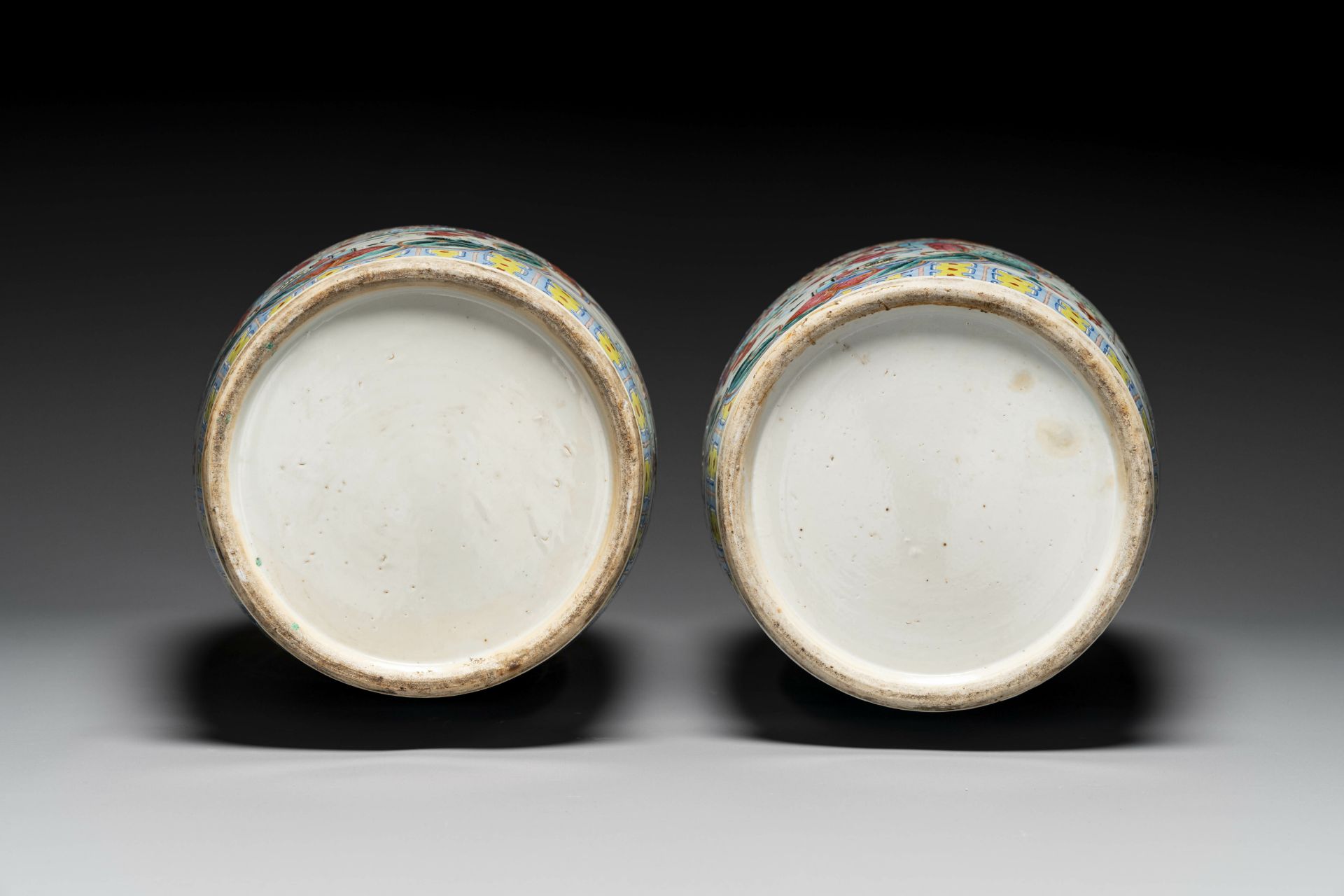 A pair of Chinese famille rose vases with narrative design, 19th C. - Image 6 of 6