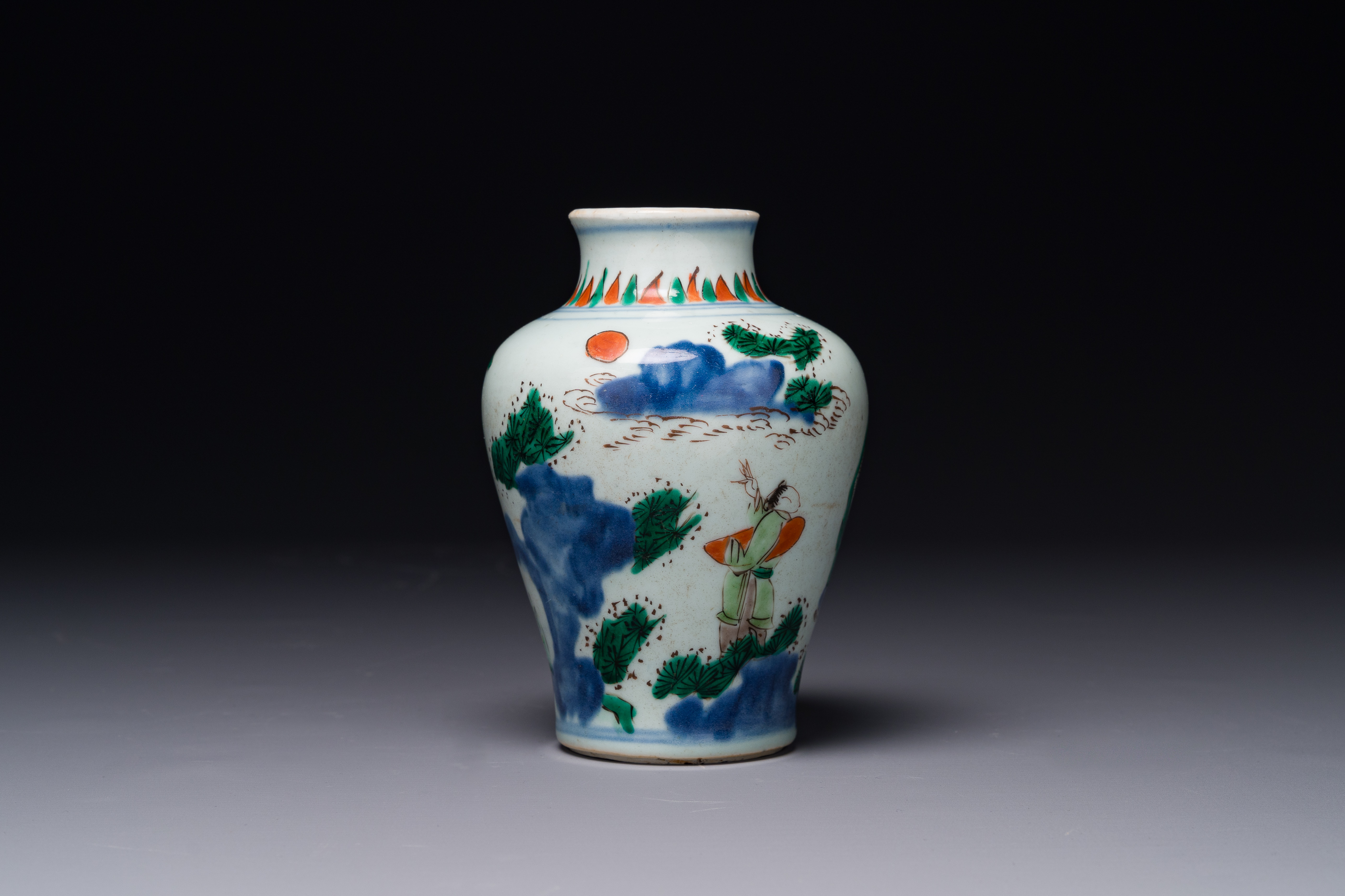 A small Chinese wucai jar with figures in a landscape, Transition period - Image 3 of 6