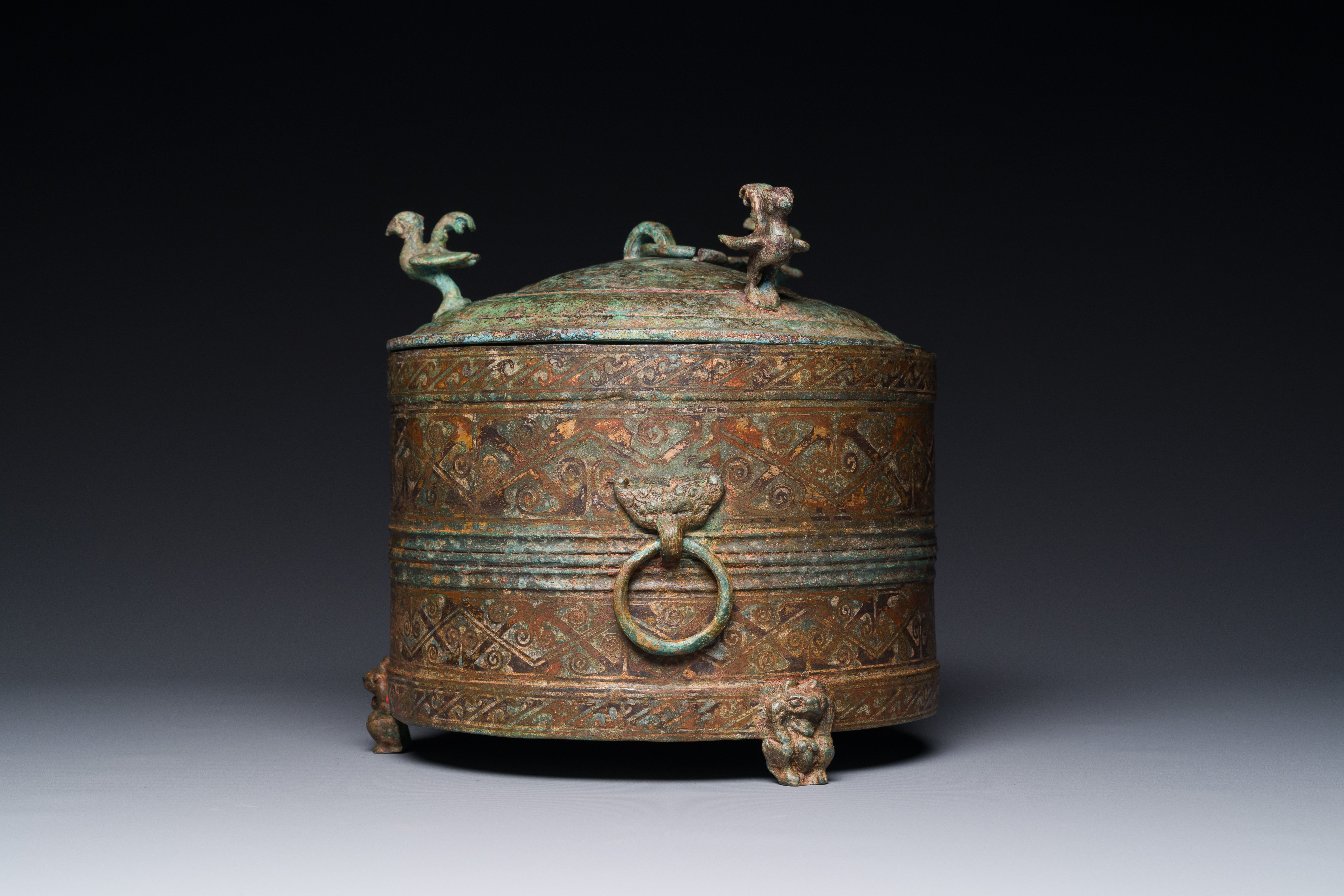 A rare Chinese archaic silver-inlaid bronze cosmetic box and cover, 'lian', Western Han - Image 9 of 21