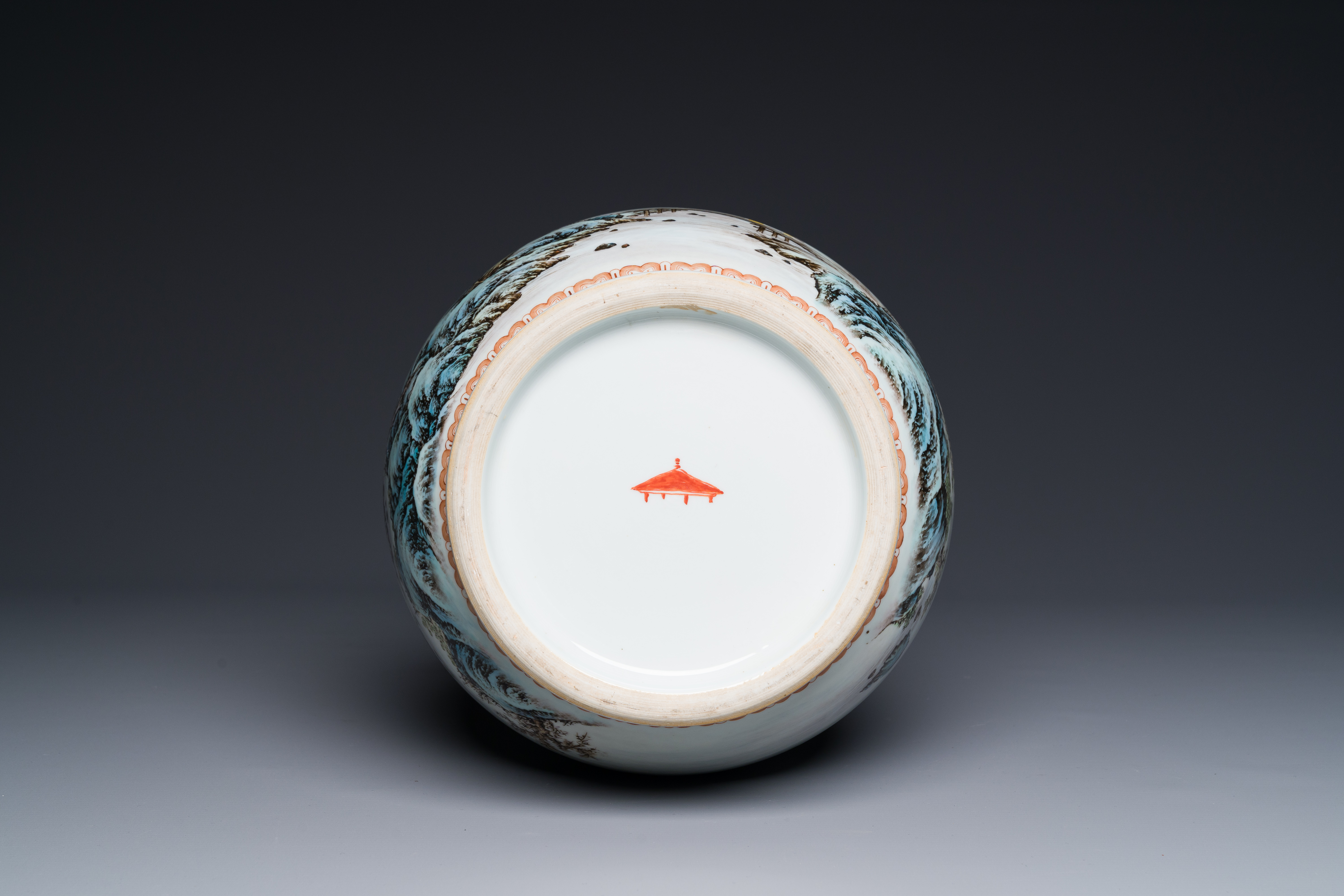 A Chinese famille rose 'hu' vase with mountainous landscape, signed Wang Xiaoting æ±ªå°äº­, dated 1 - Image 6 of 6