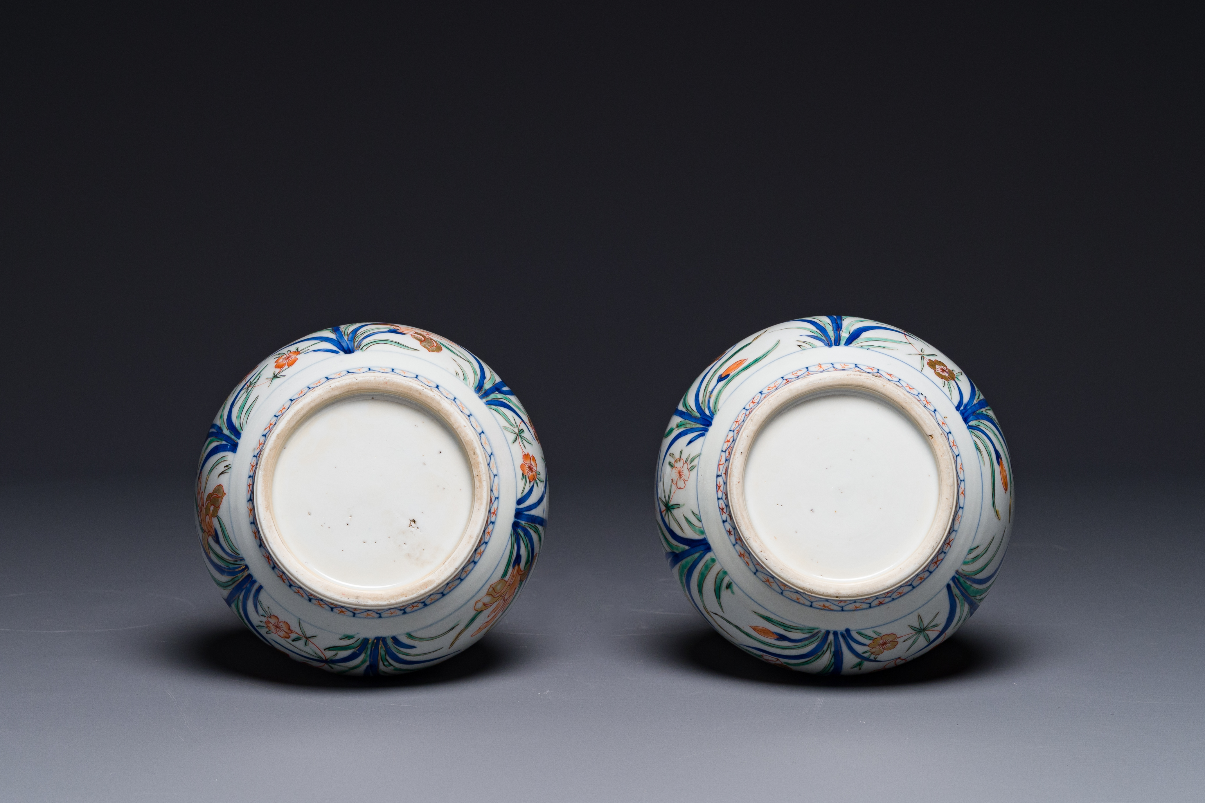 A pair of Chinese verte-Imari triple gourd vases, Kangxi - Image 5 of 5