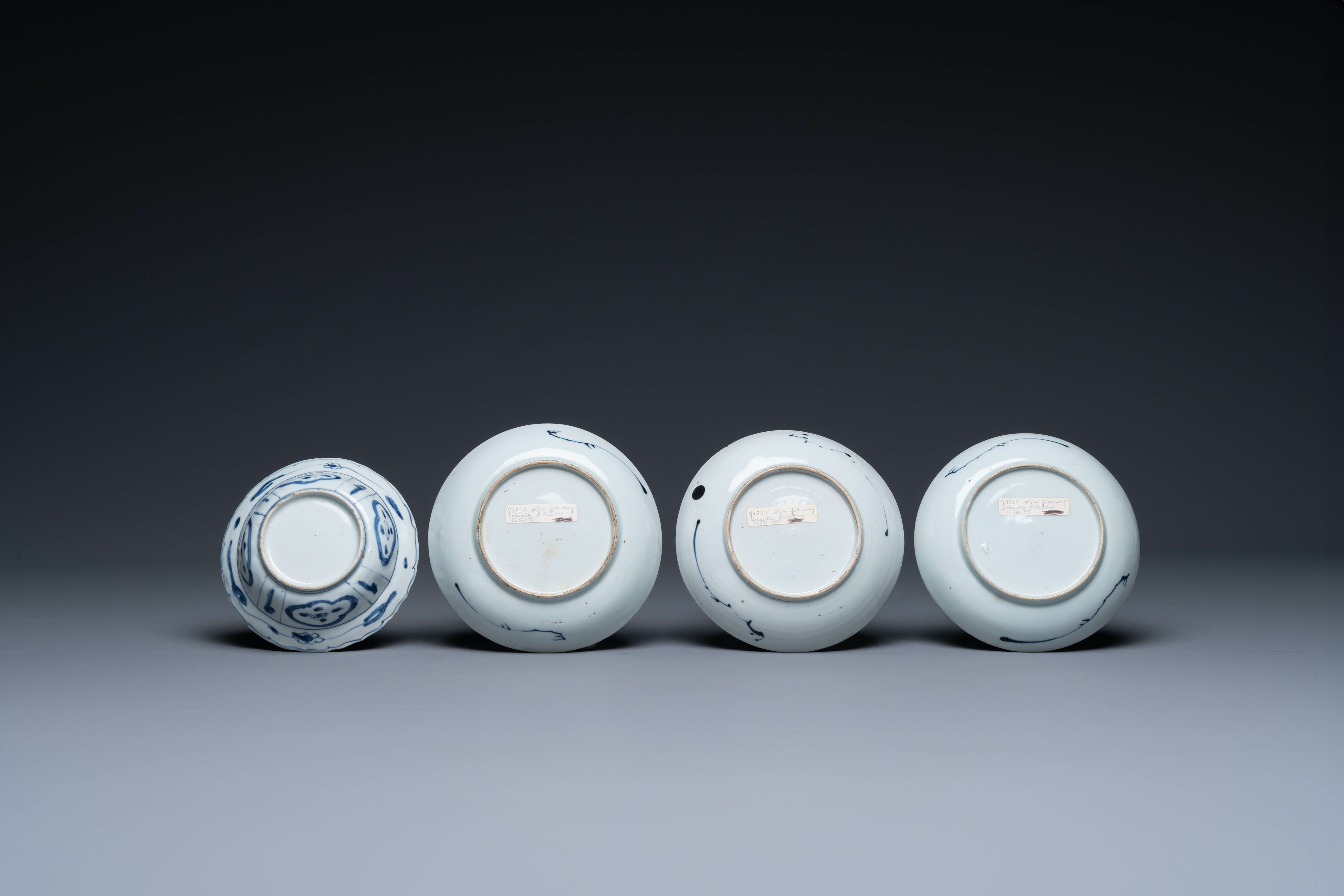 A pair of Chinese famille rose dishes, three blue and white plates and a 'kraak' porcelain 'klapmuts - Image 5 of 5