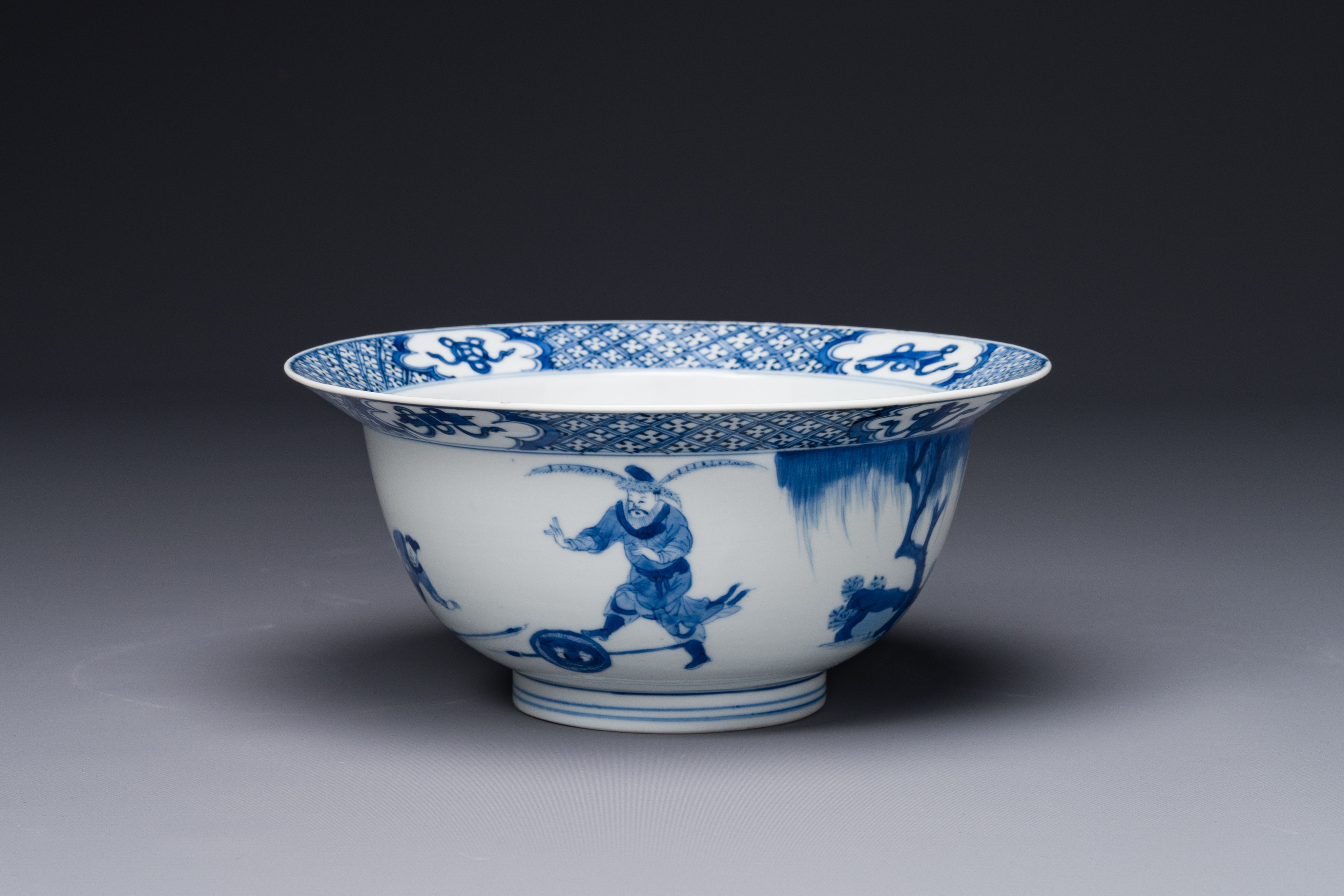 A Chinese blue and white 'klapmuts' bowl with a killing scene, Chenghua mark, Kangxi - Image 2 of 5