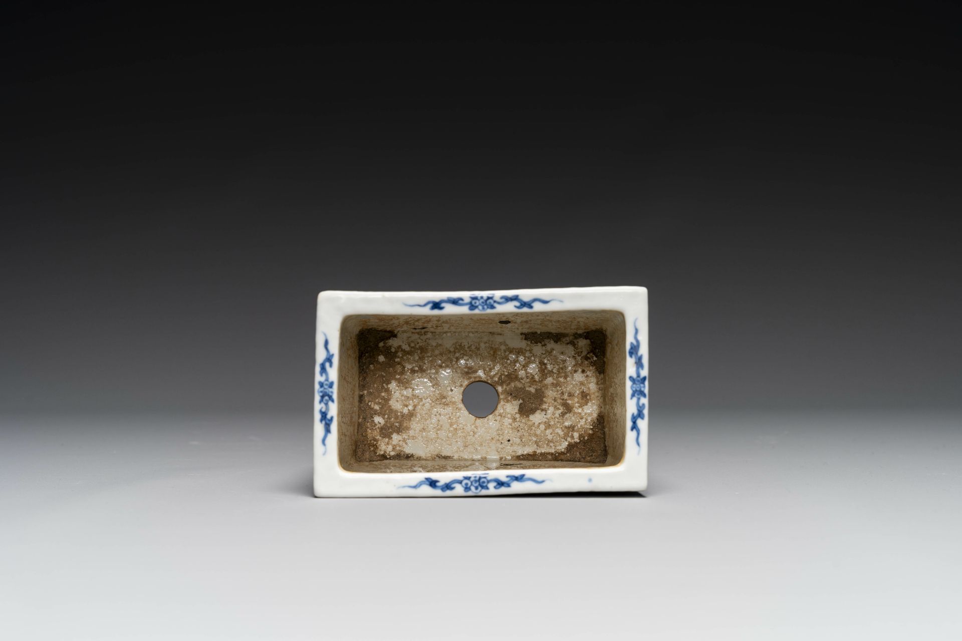 A Chinese blue and white jardiniere with dragons, Guangxu - Bild 5 aus 6