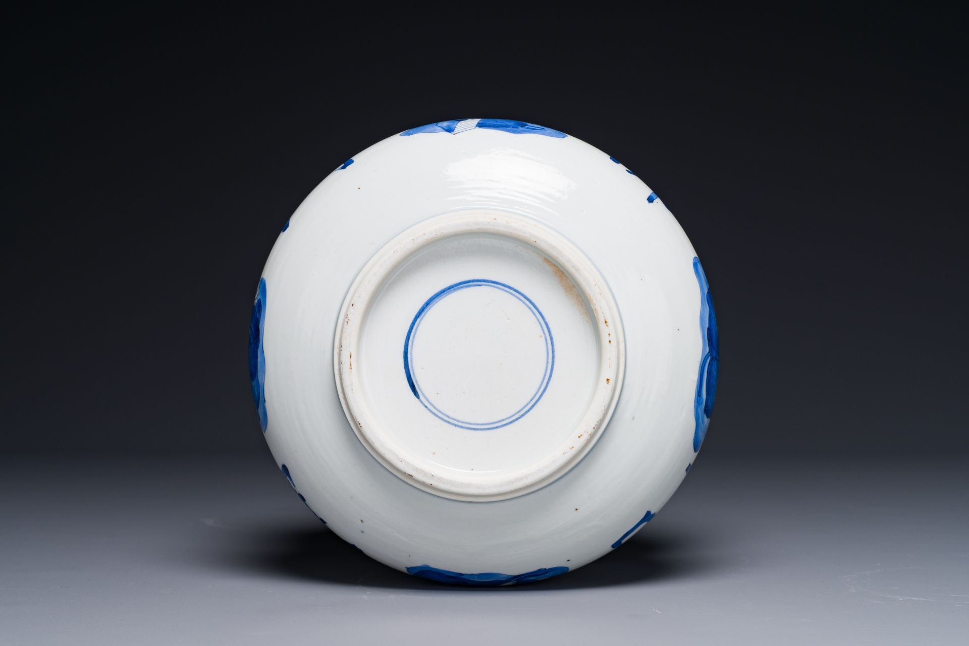 A large Chinese blue and white 'Buddhist' censer, Kangxi - Image 6 of 6