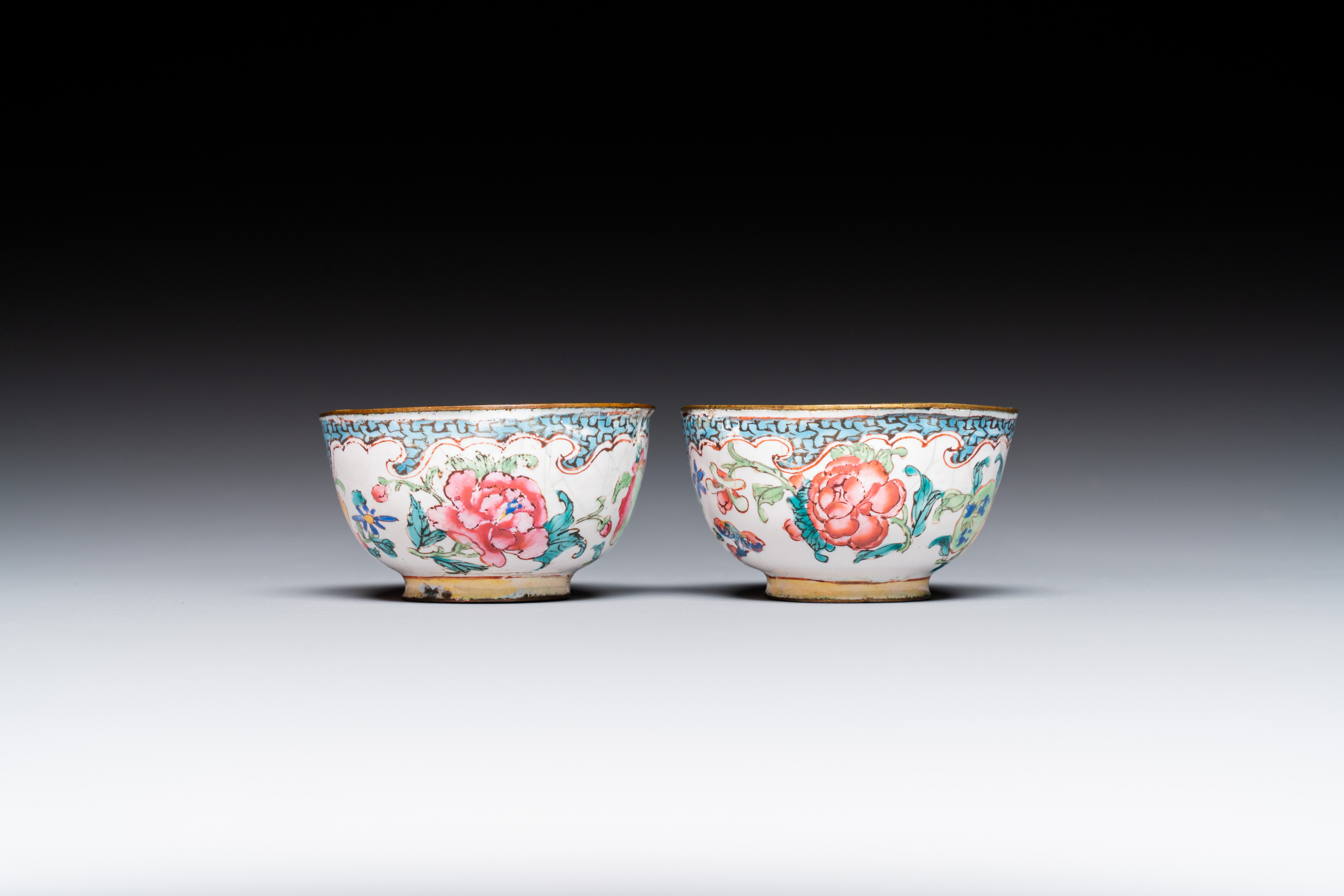 A pair of fine Chinese Canton enamel cups and three saucers with floral design, Yongzheng/Qianlong - Image 7 of 10