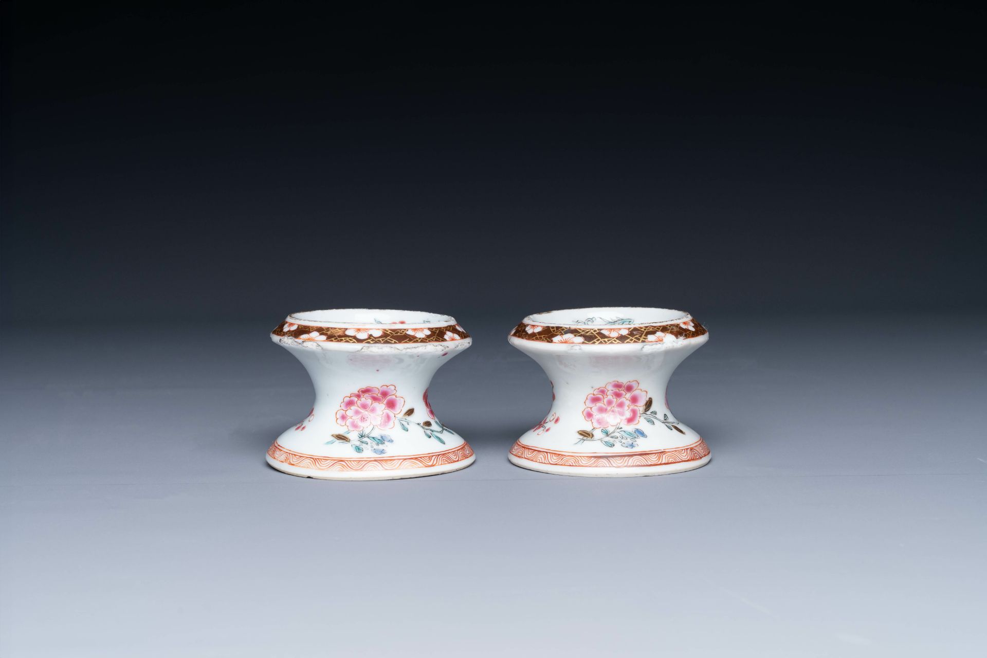 A varied collection of Chinese famille rose and Imari-style porcelain, Yongzheng and later - Bild 19 aus 21