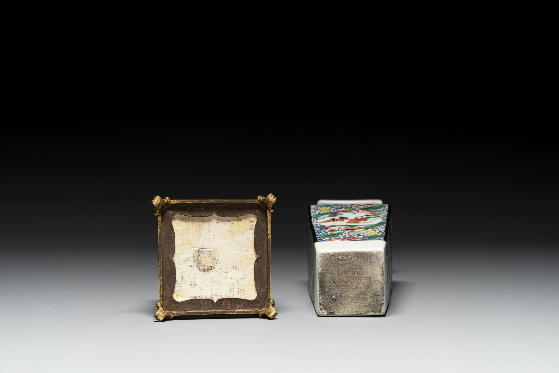 A square Chinese famille rose vase and stand with gilt bronze mount, Yongzheng - Bild 7 aus 7