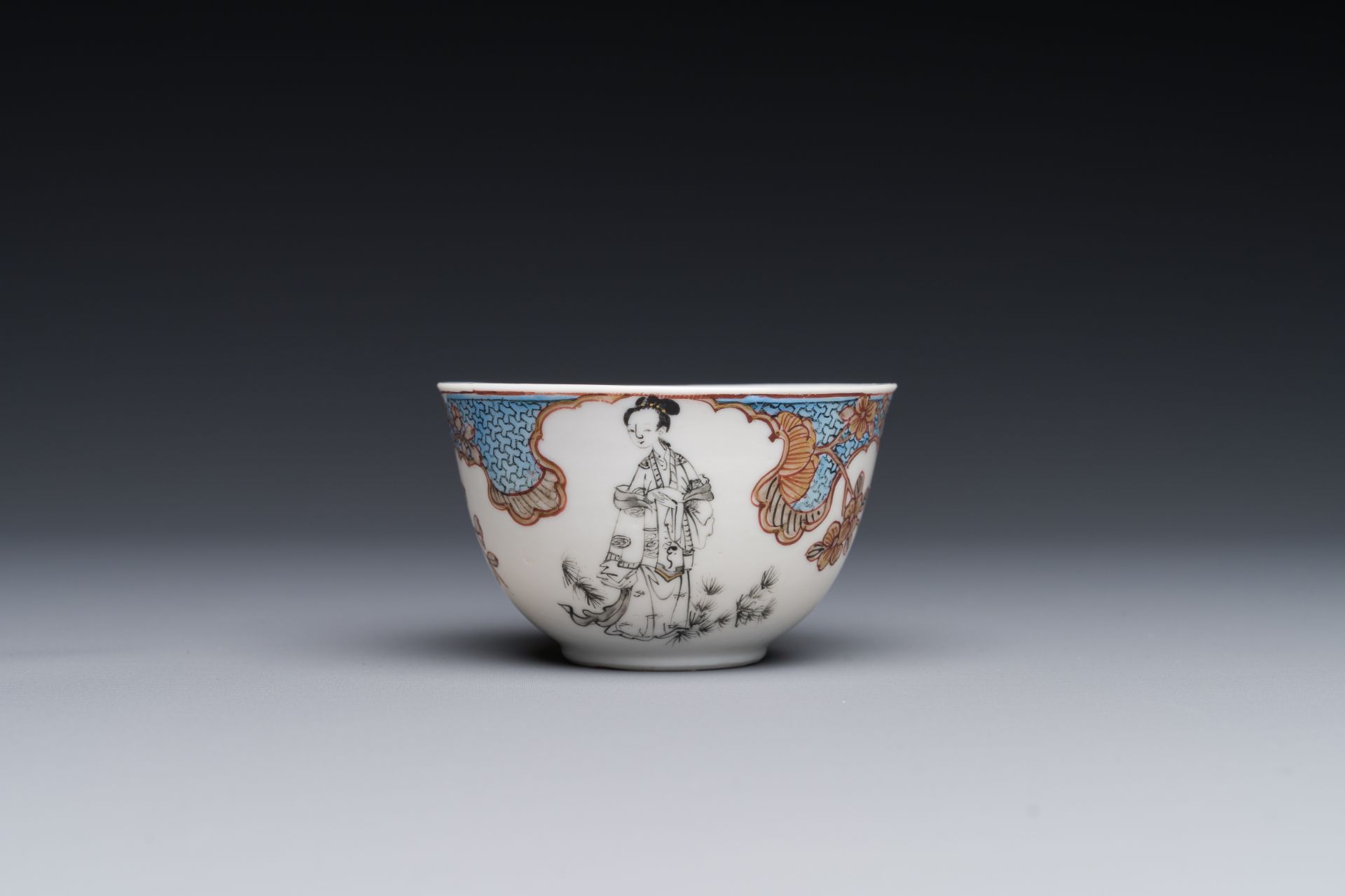 A Chinese famille rose and grisaille 'Xiwangmu receiving a peach' cup and saucer, Yongzheng - Image 4 of 6