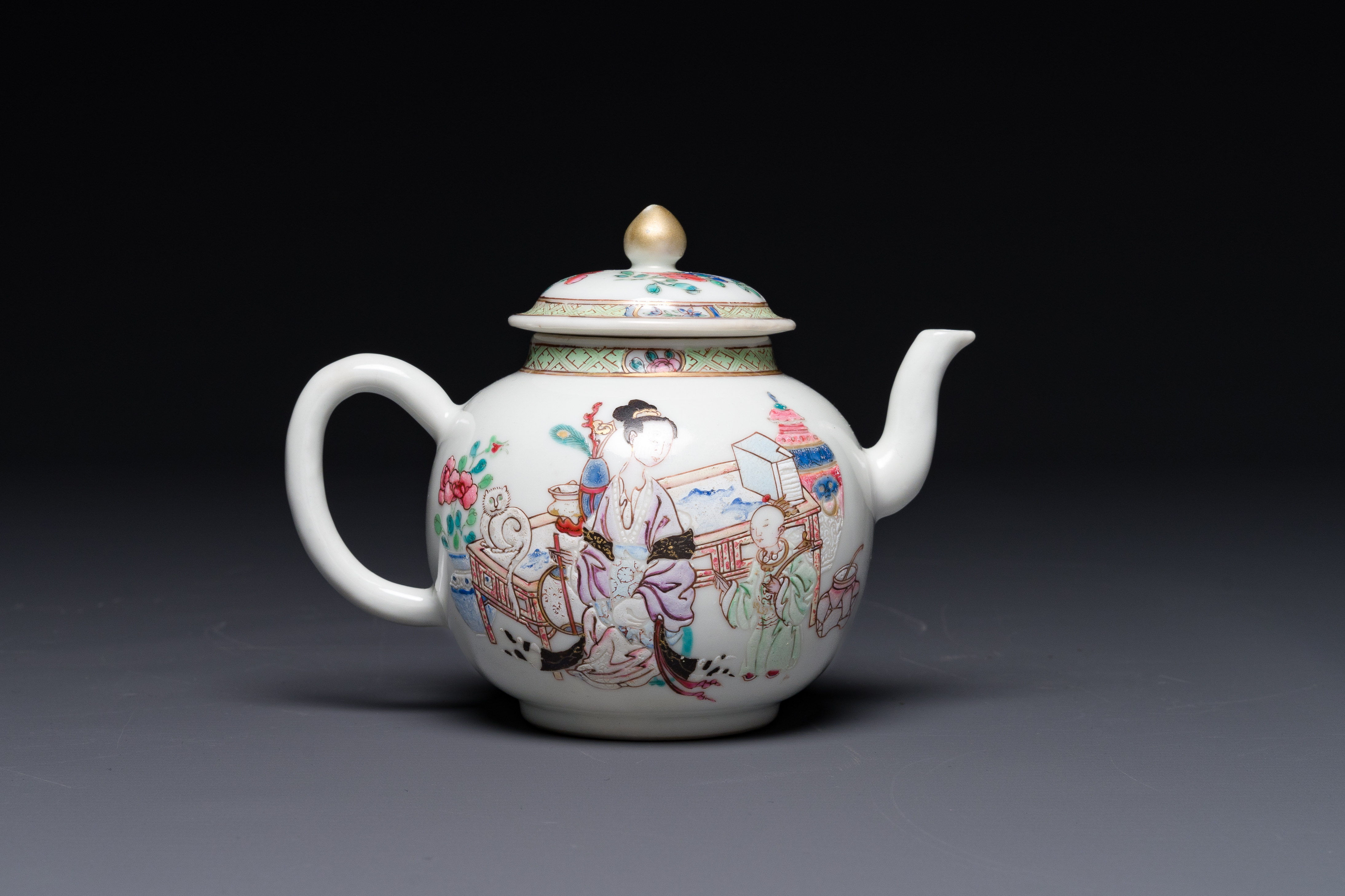 A fine Chinese famille rose teapot with a cat, lady and child, Yongzheng - Image 3 of 6