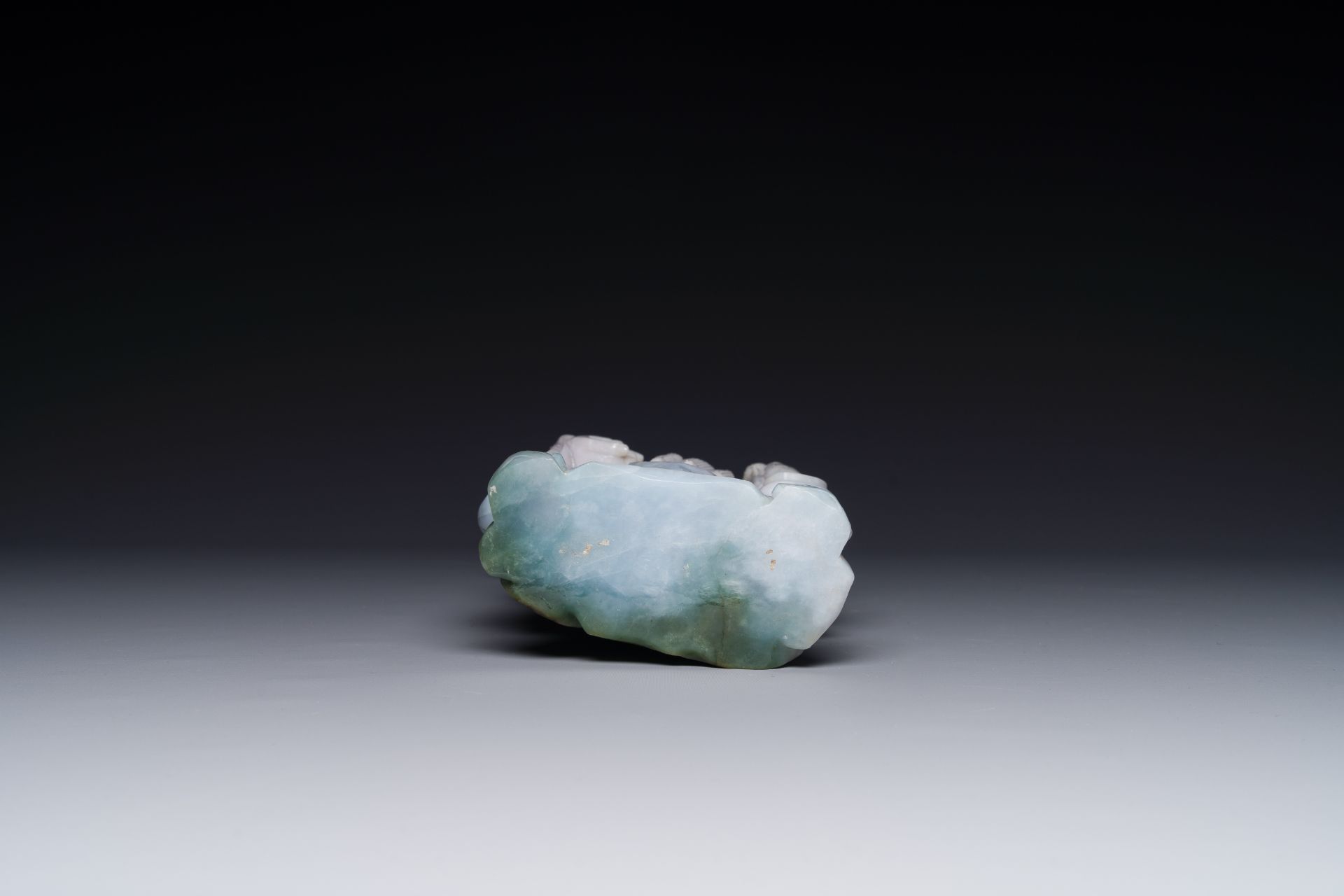 A Chinese celadon and white jade figure of Lu Xing, 20th C. - Image 4 of 4