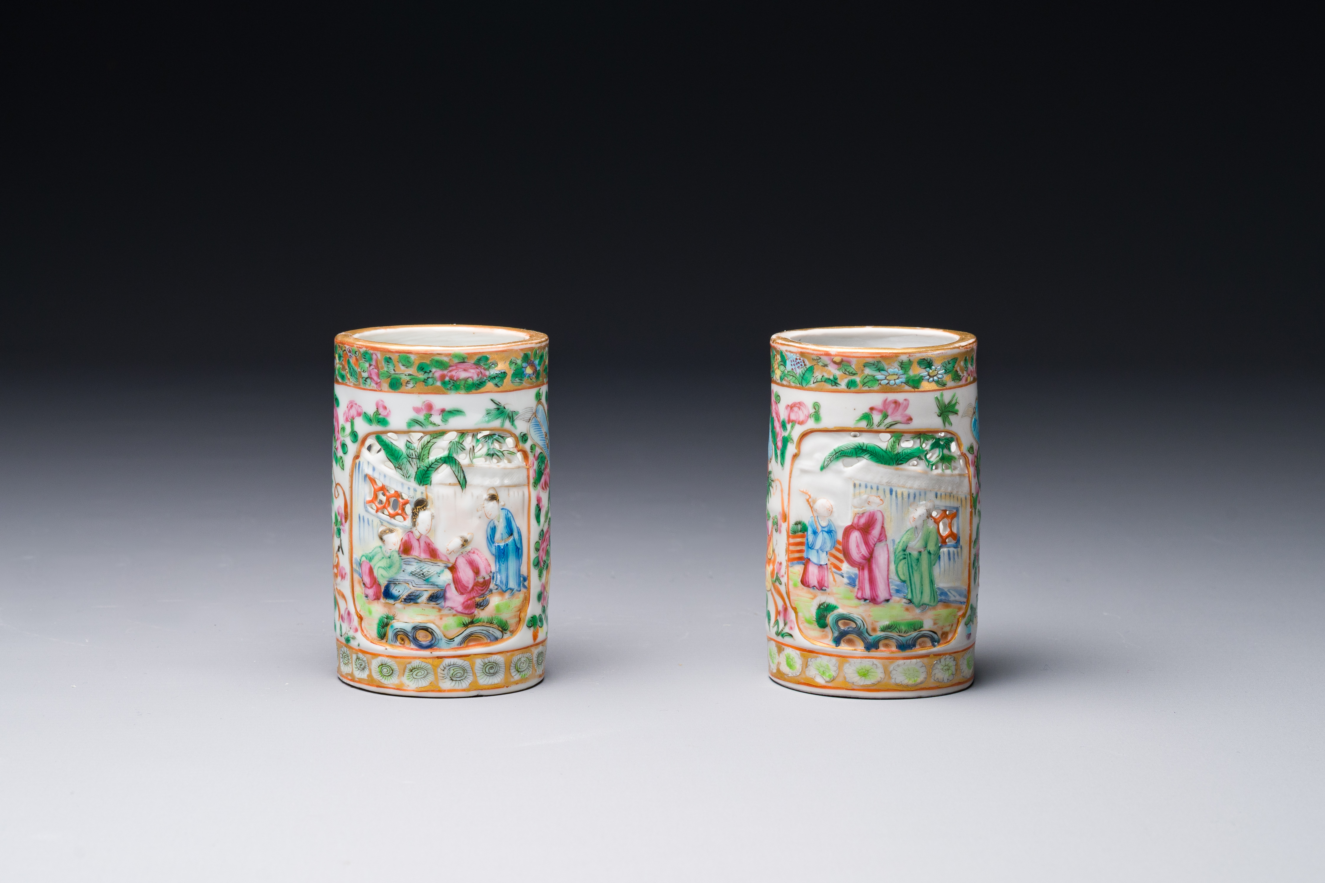 A pair of Chinese reticulated Canton famille rose brush pots, 19th C. - Image 2 of 4