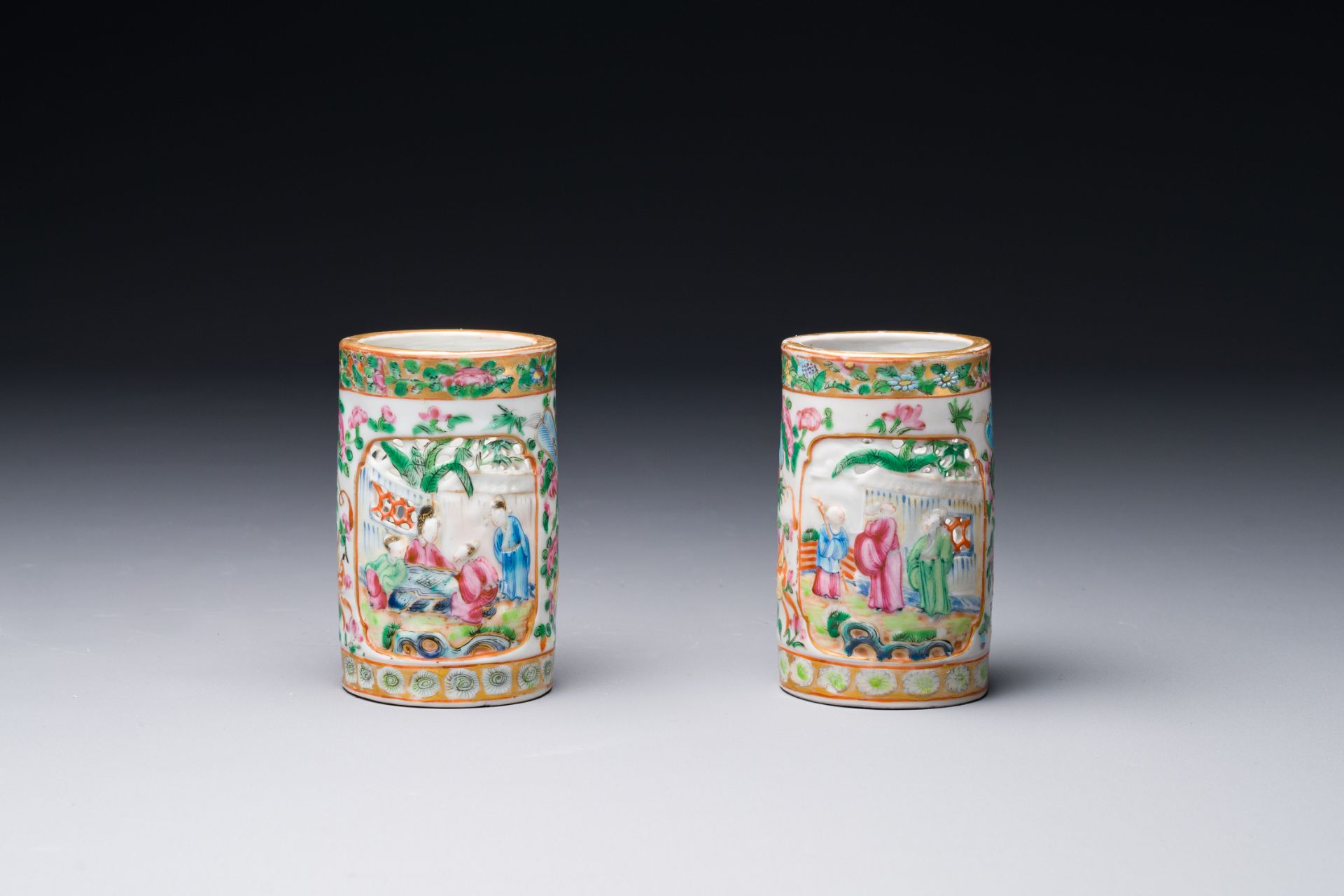 A pair of Chinese reticulated Canton famille rose brush pots, 19th C. - Image 2 of 4