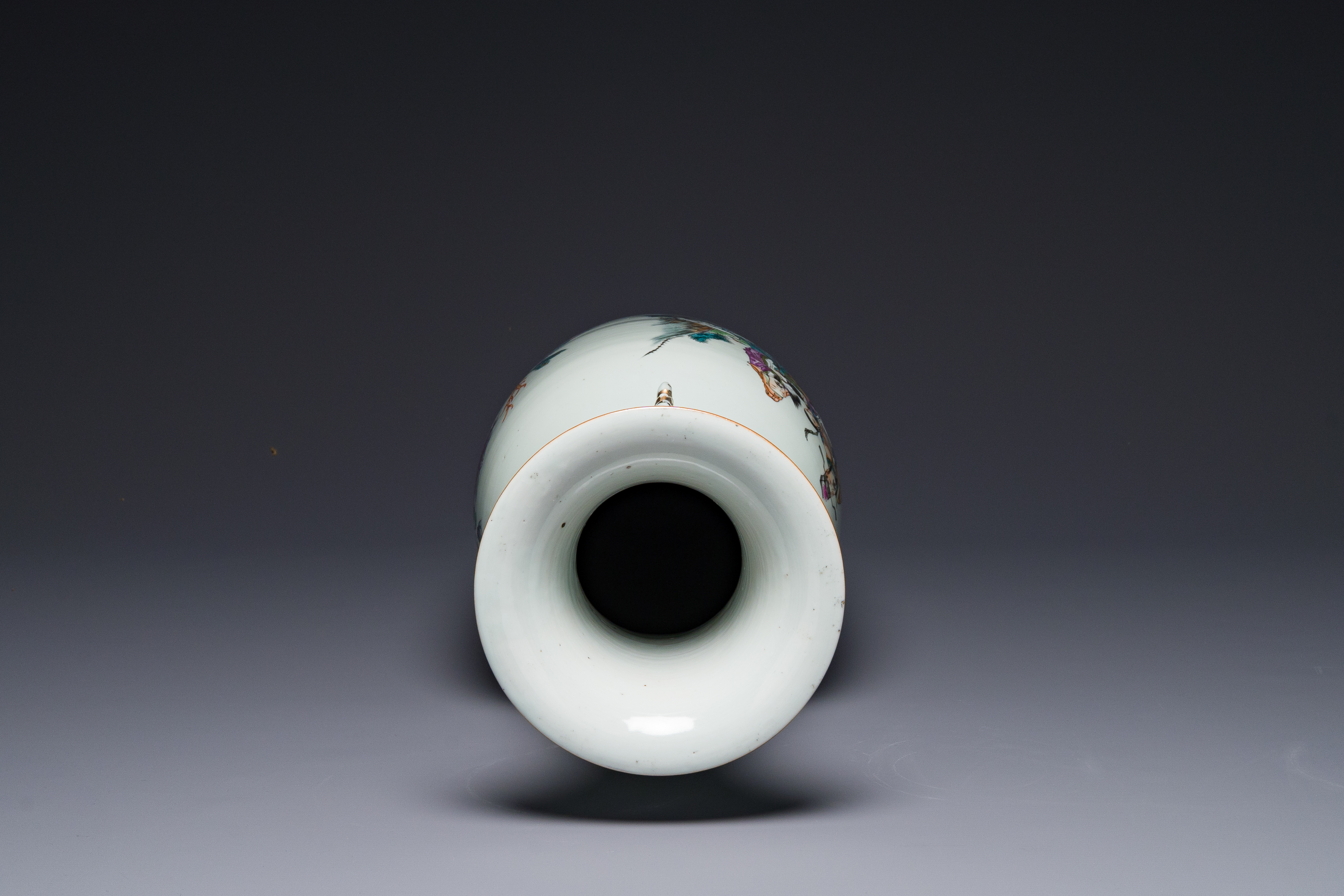 A Chinese famille rose vase, signed Pan Bintang æ½˜è‚‡å”, dated 1918 - Image 5 of 6