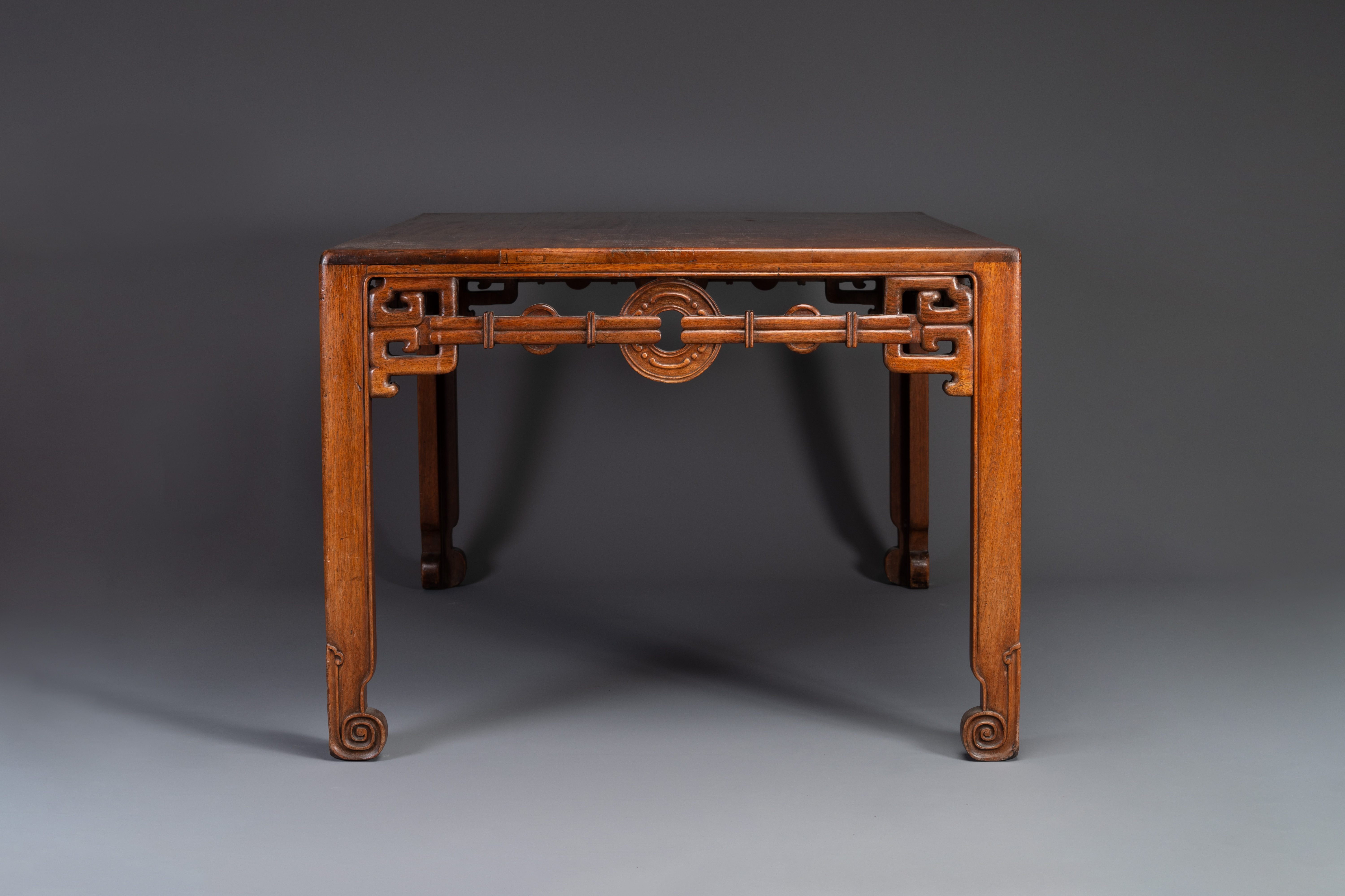A large rectangular Chinese huanghuali wooden table, 19/20th C. - Image 2 of 10