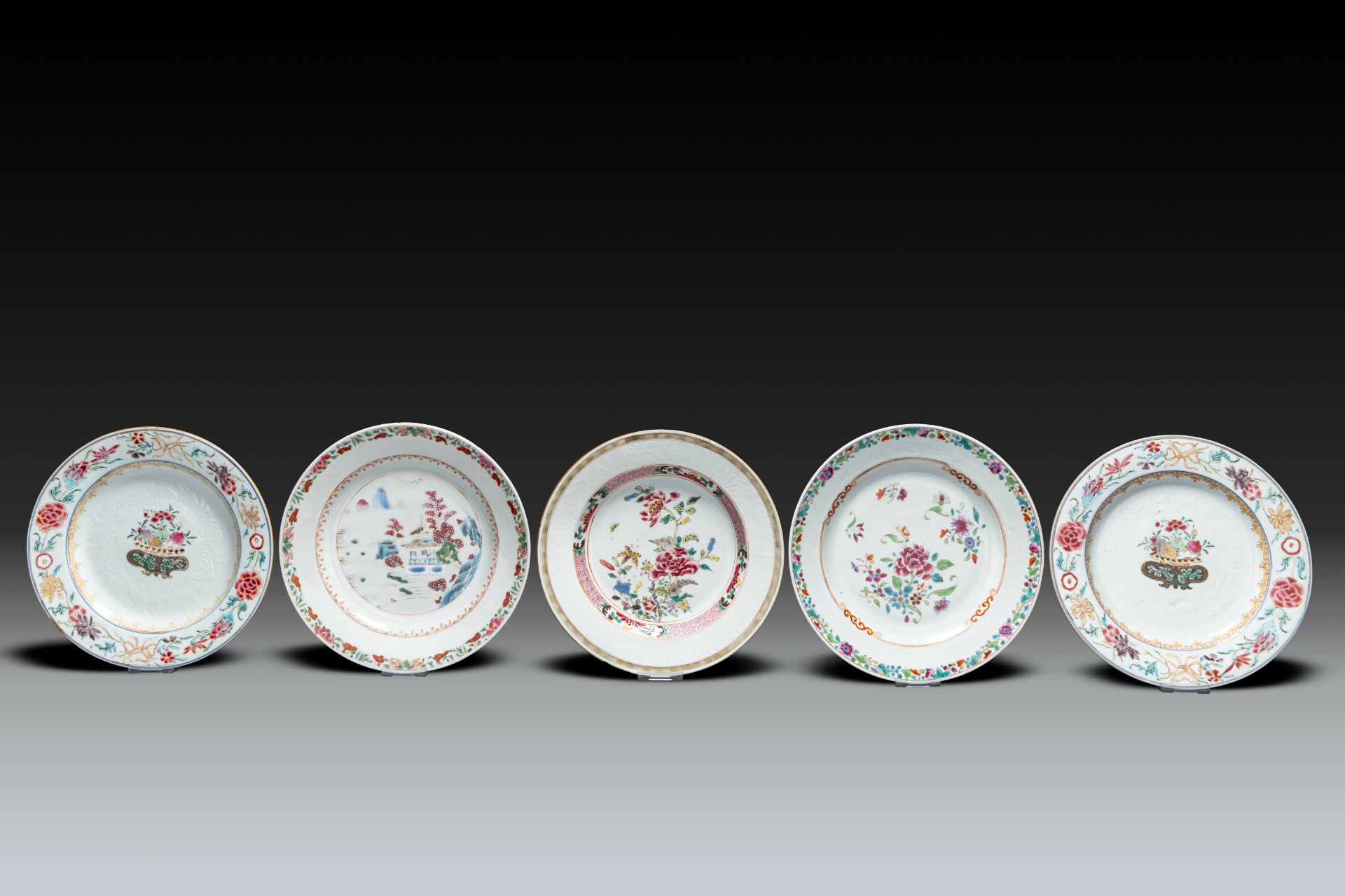 A varied collection of Chinese grisaille and famille rose porcelain, Yongzheng/Qianlong - Bild 4 aus 6