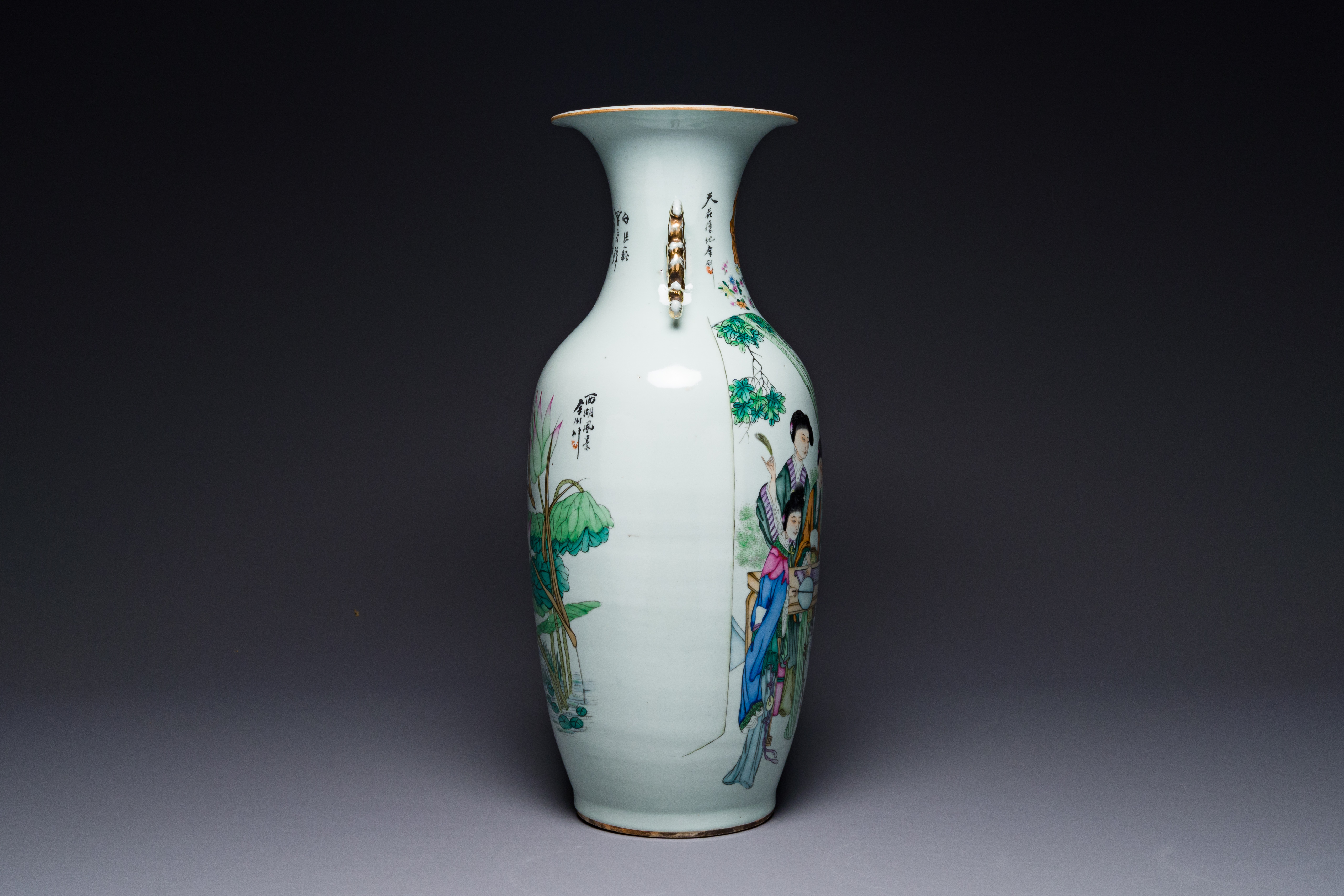 A Chinese famille rose vase, Yu Zhao ä½™é’Š signed, 19/20th C. - Image 3 of 6