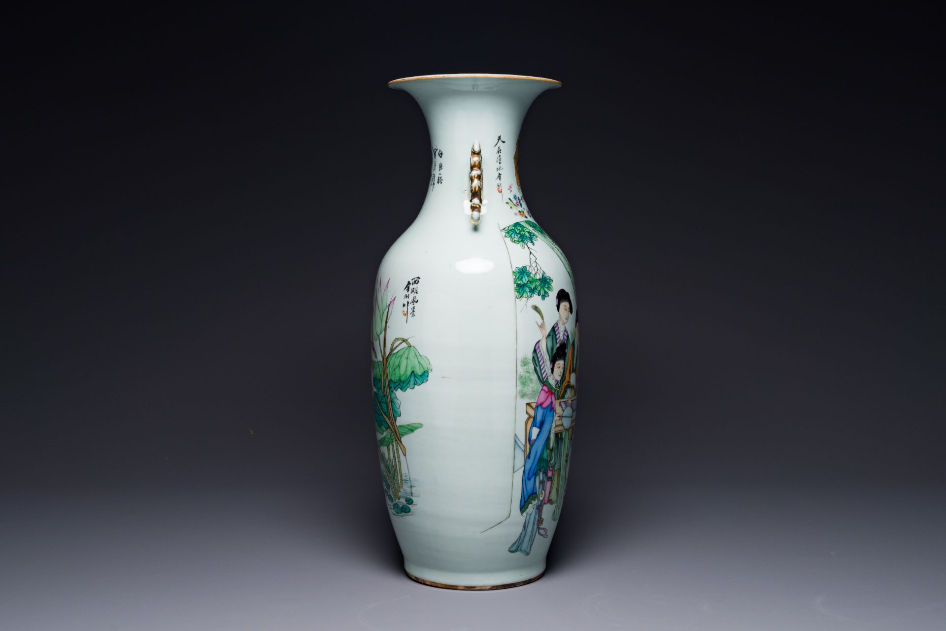 A Chinese famille rose vase, Yu Zhao ä½™é’Š signed, 19/20th C. - Bild 3 aus 6
