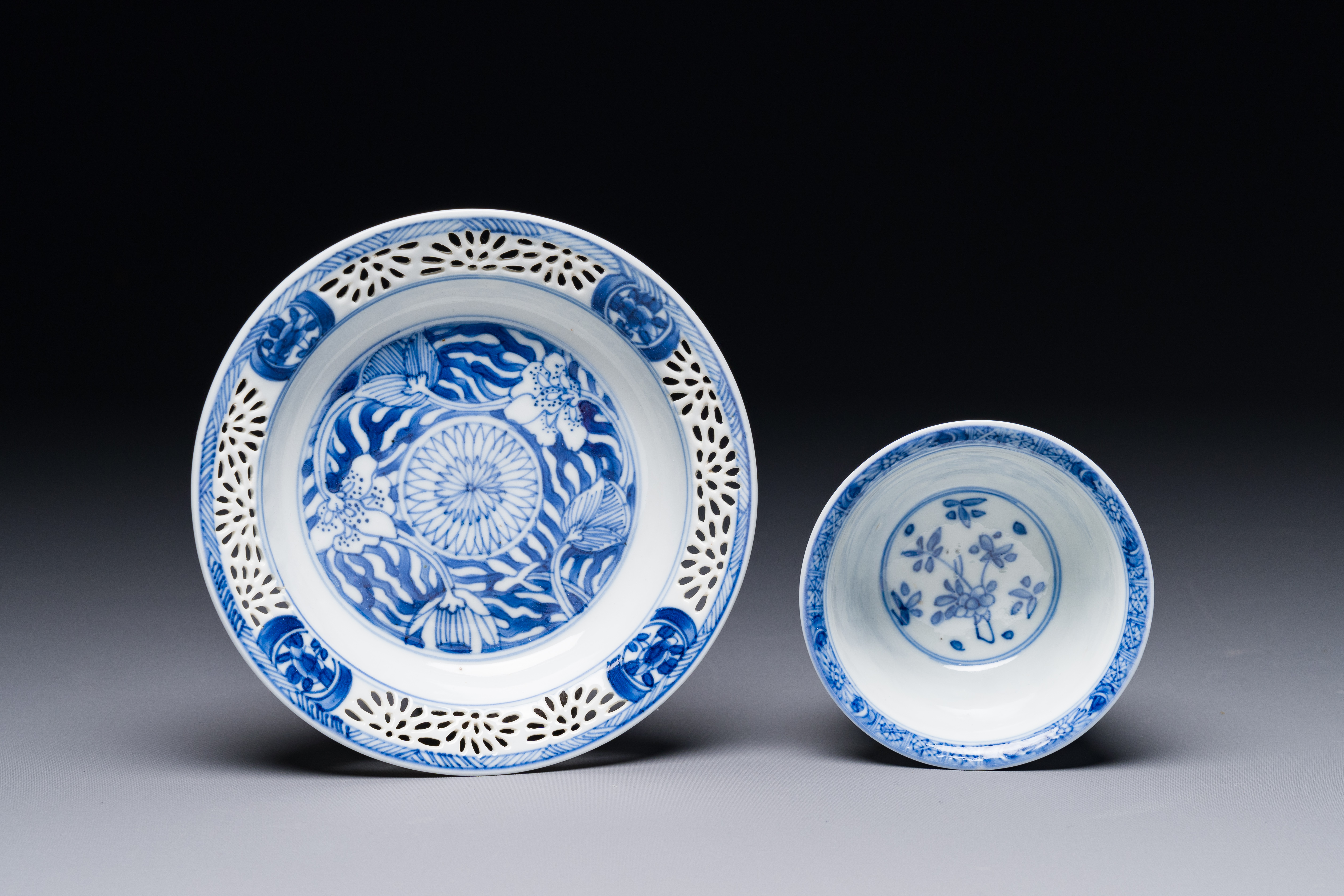 A Chinese blue and white reticulated double-walled cup and saucer, Kangxi - Image 3 of 4