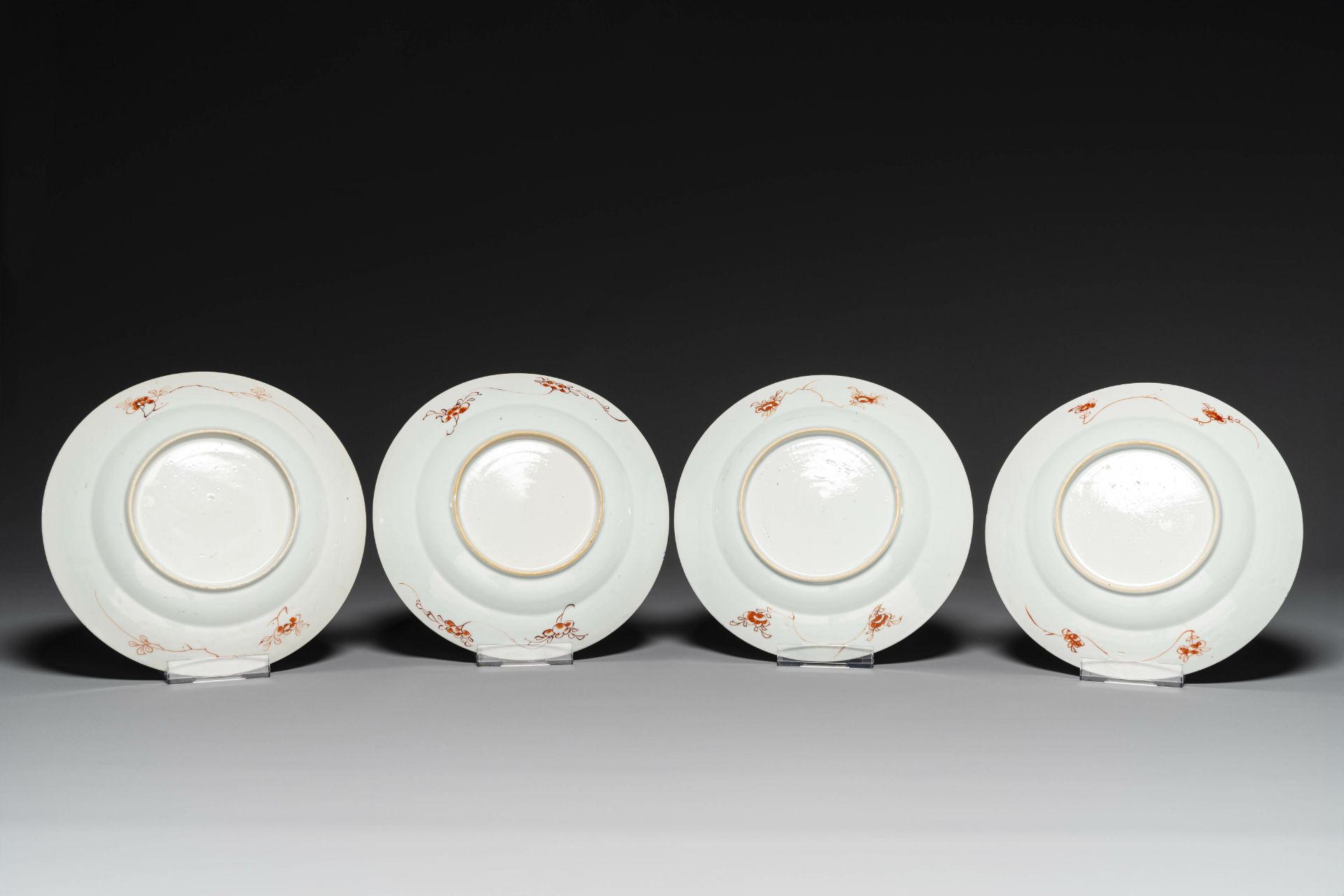 Four Chinese Imari-style 'Xi Xiang Ji' plates, Yongzheng - Bild 2 aus 2