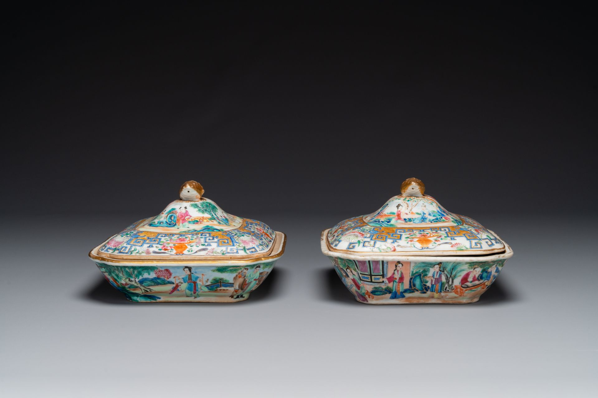 A pair of Chinese 'CSM' monogrammed Canton famille rose tureens and covers, 19th C. - Bild 2 aus 6