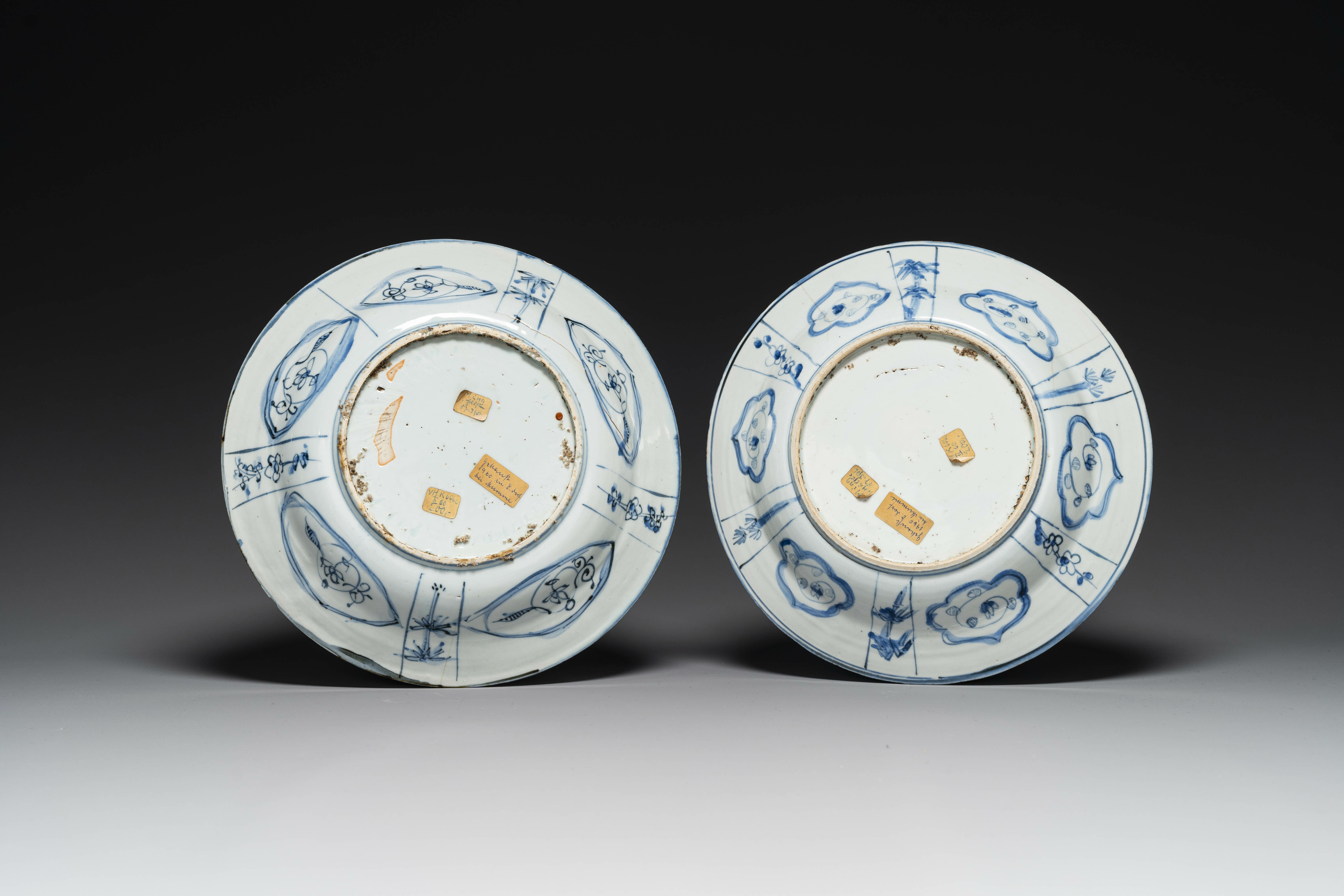 Two Chinese blue and white kraak porcelain dishes with figures, Wanli - Image 2 of 2