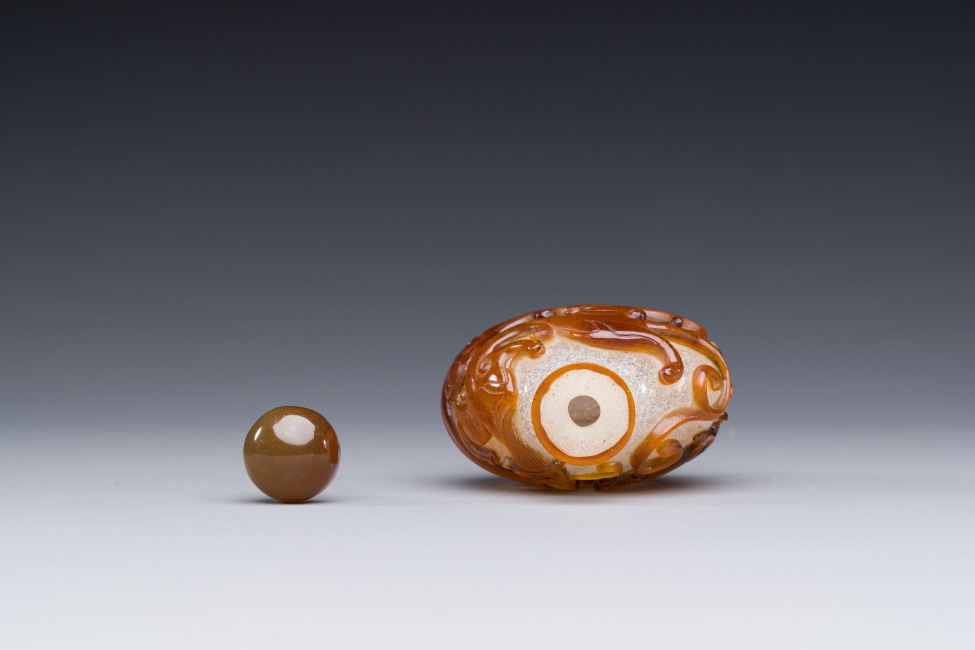 A rare Chinese brown-overlay white glass snuff bottle with chilong design, Qianlong/Jiaqing - Image 5 of 6