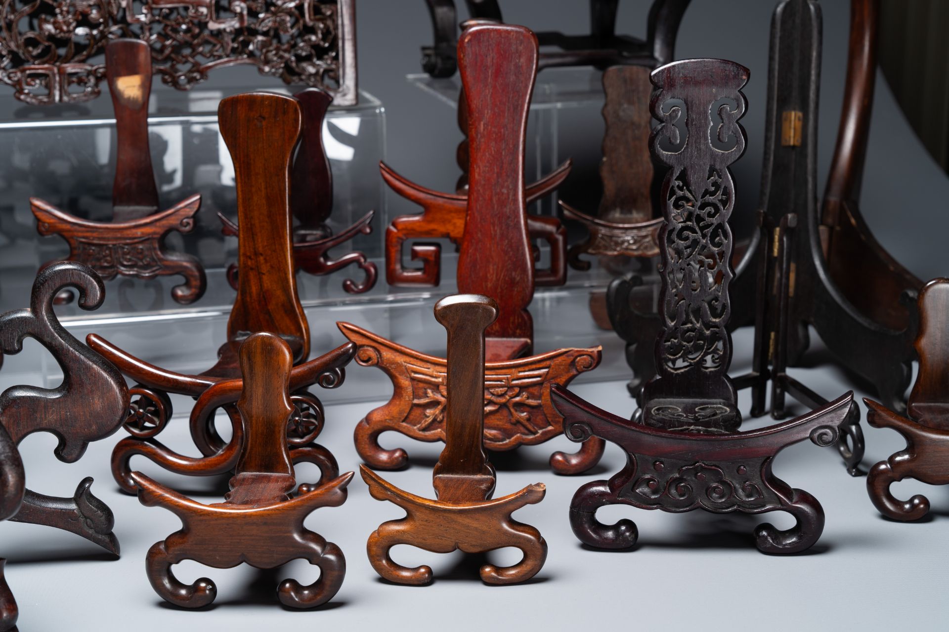 A collection of 26 varied Chinese wooden stands, 2 with marble tops, 19/20th C. - Bild 5 aus 6