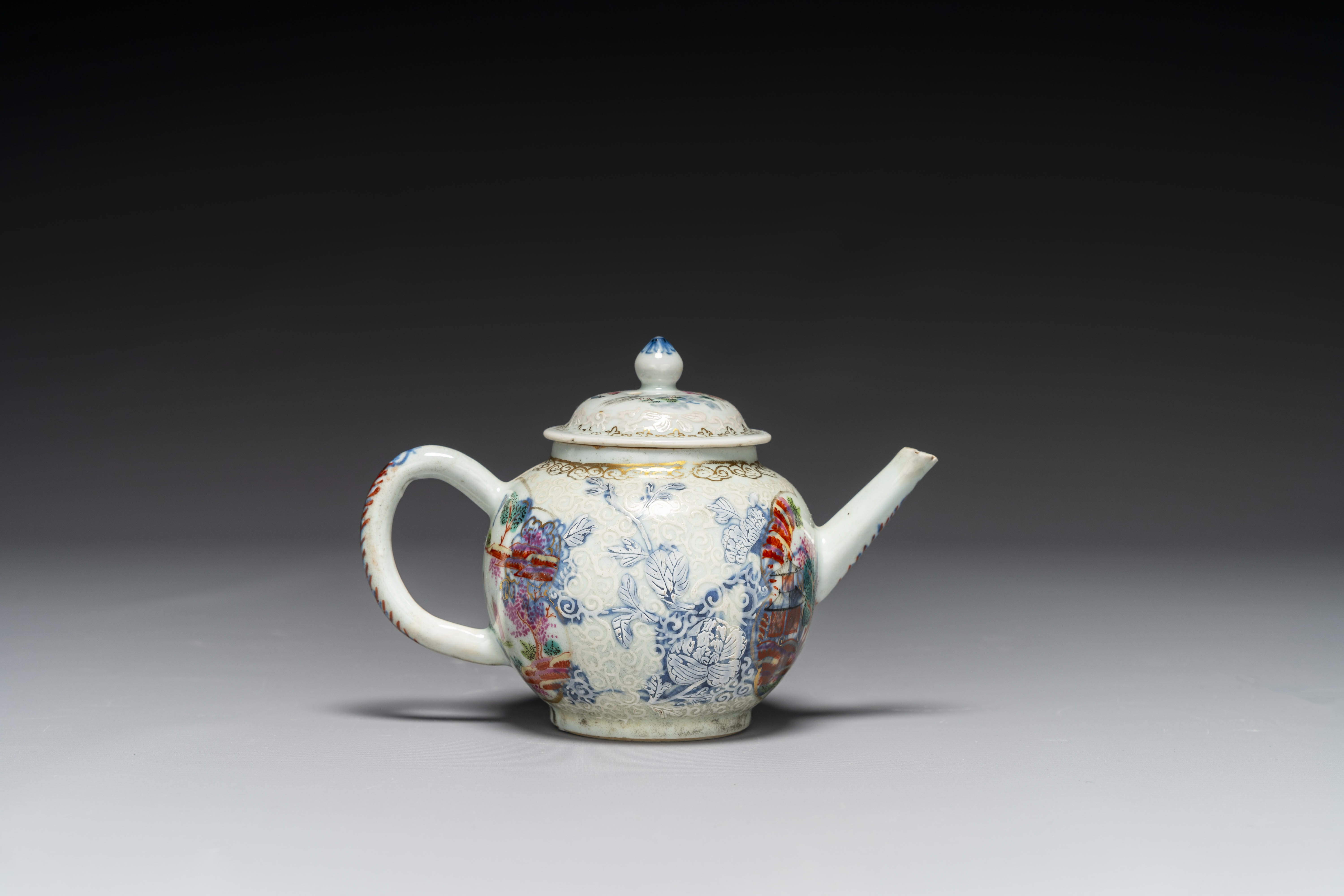 A varied collection of Chinese blue and white and famille rose porcelain, Qianlong and later - Image 11 of 19