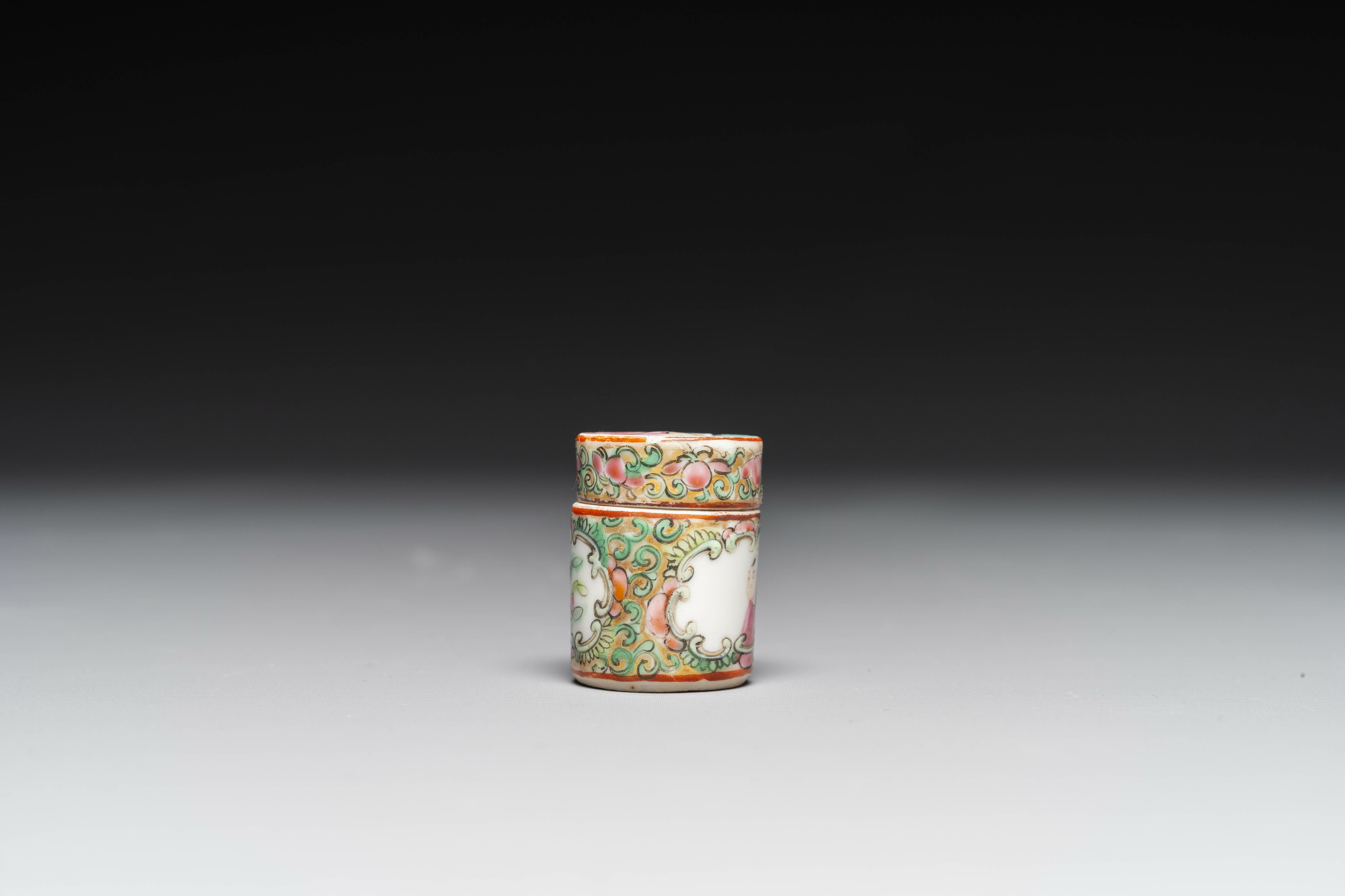 A varied collection of Chinese blue and white and famille rose porcelain, Qianlong and later - Image 15 of 19
