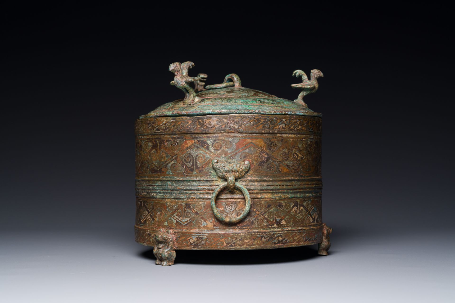A rare Chinese archaic silver-inlaid bronze cosmetic box and cover, 'lian', Western Han - Bild 15 aus 21