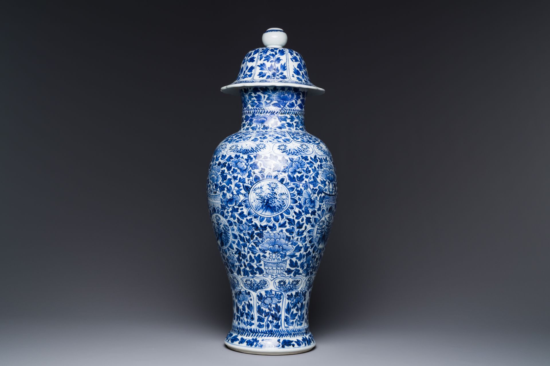 A Chinese blue and white vase and cover with floral design, Kangxi - Image 2 of 3