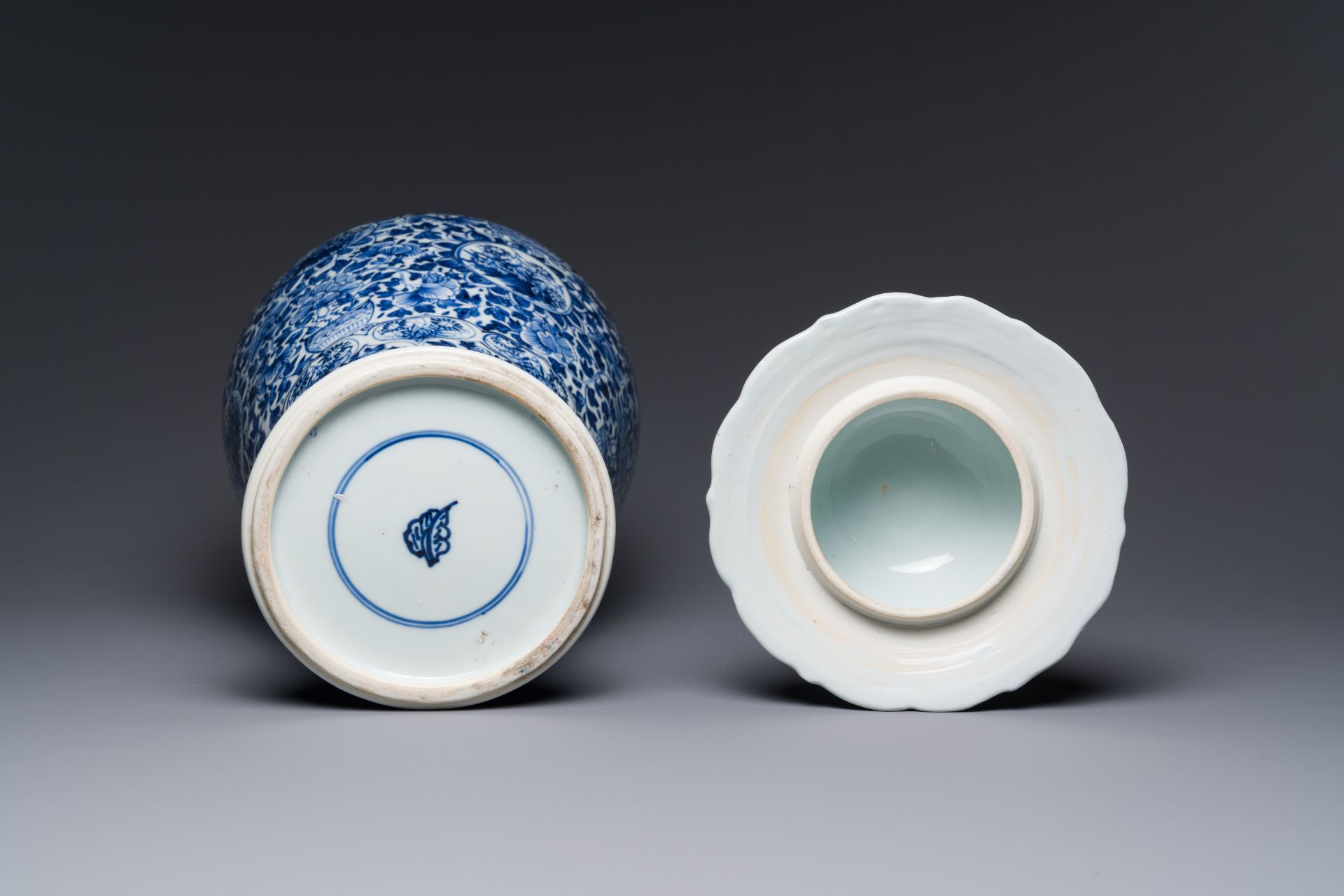 A Chinese blue and white vase and cover with floral design, Kangxi - Image 3 of 3