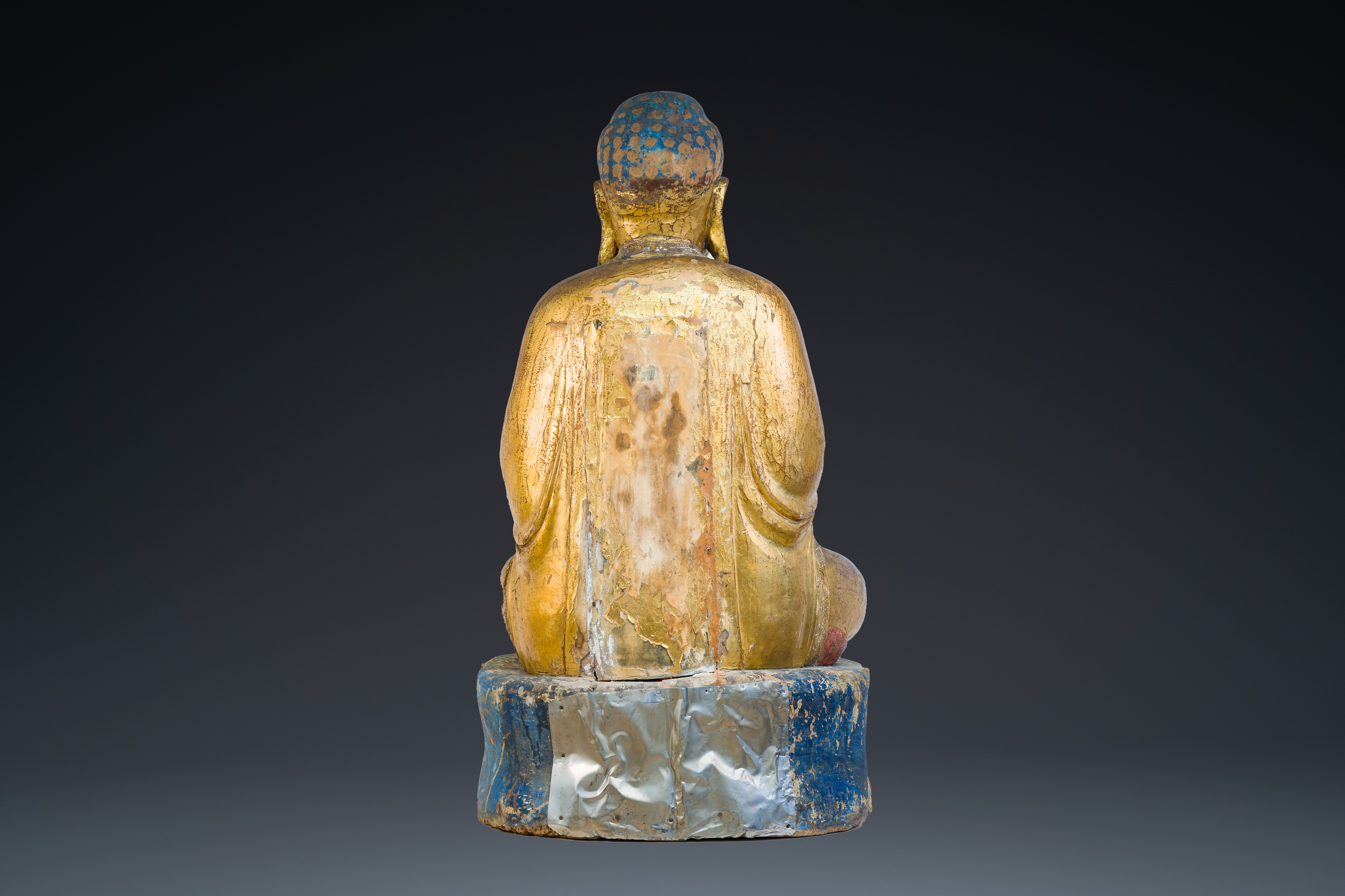 A large Chinese or Vietnamese gilded and polychromed wooden Buddha, 19th C. - Image 3 of 9