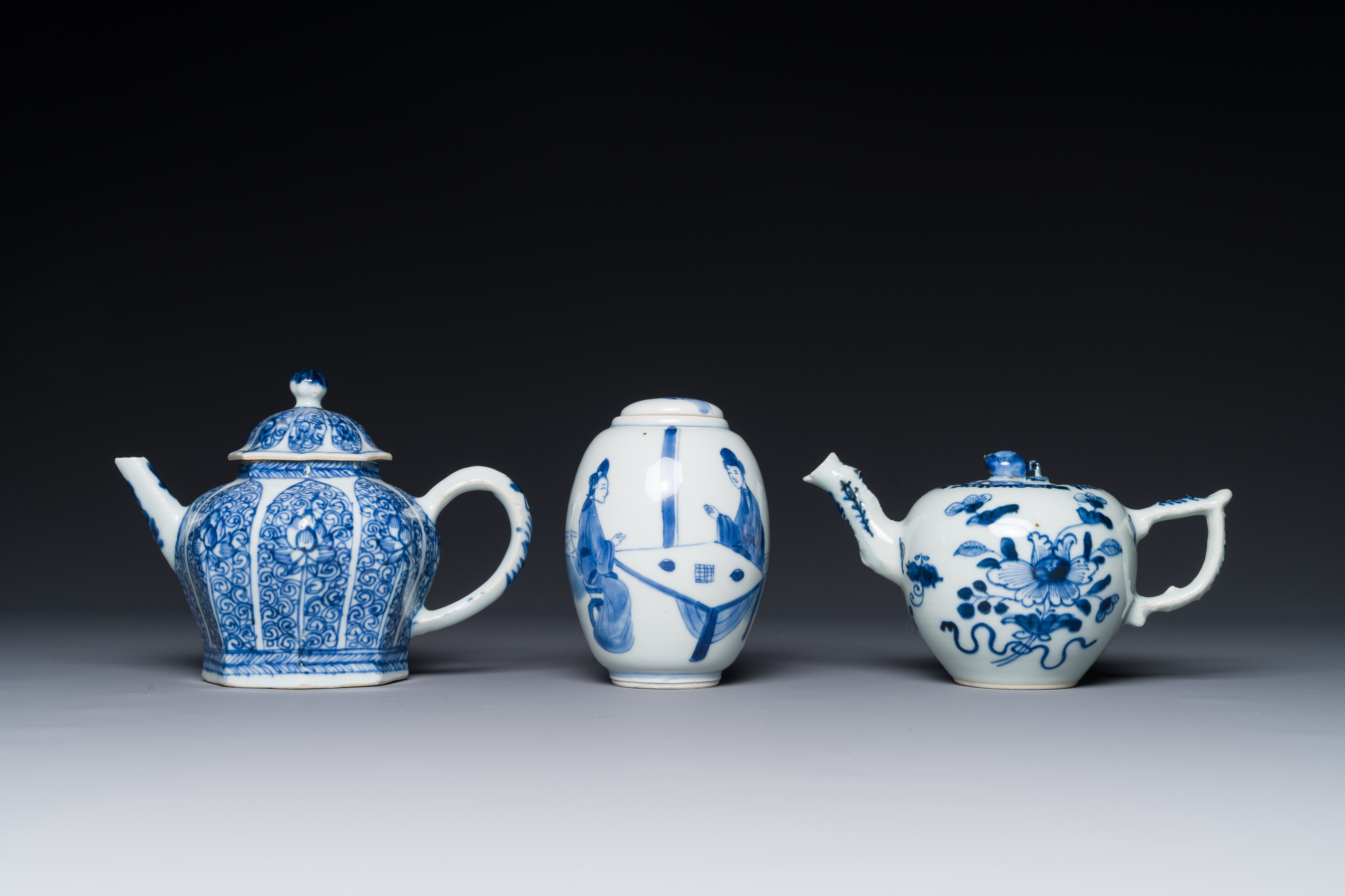 A Chinese blue and white tea caddy and two teapots, Kangxi/Qianlong - Image 3 of 5