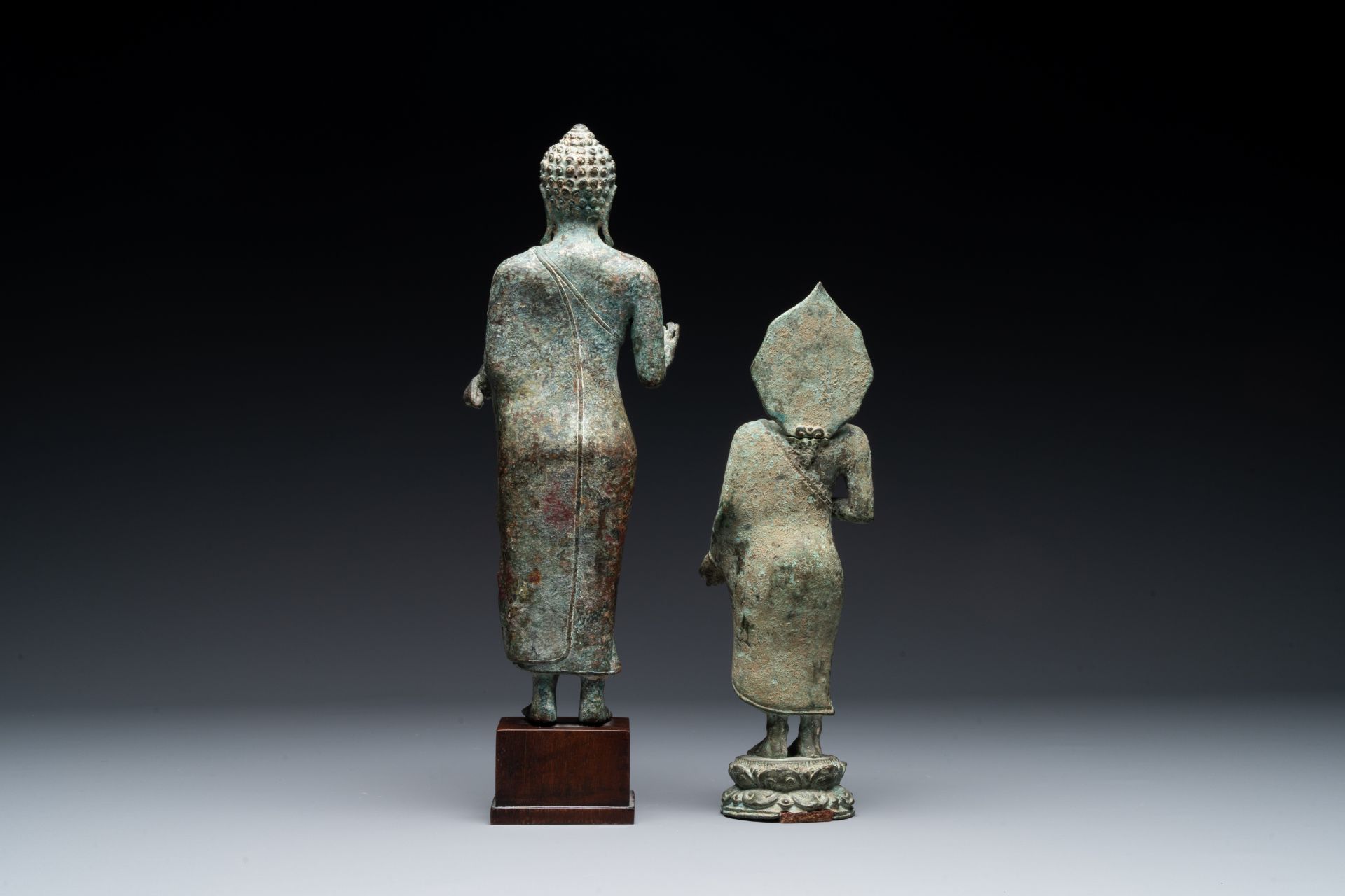 Two bronze figures of a standing Bodhisattva, Central Java, 11/13th C. - Bild 7 aus 18