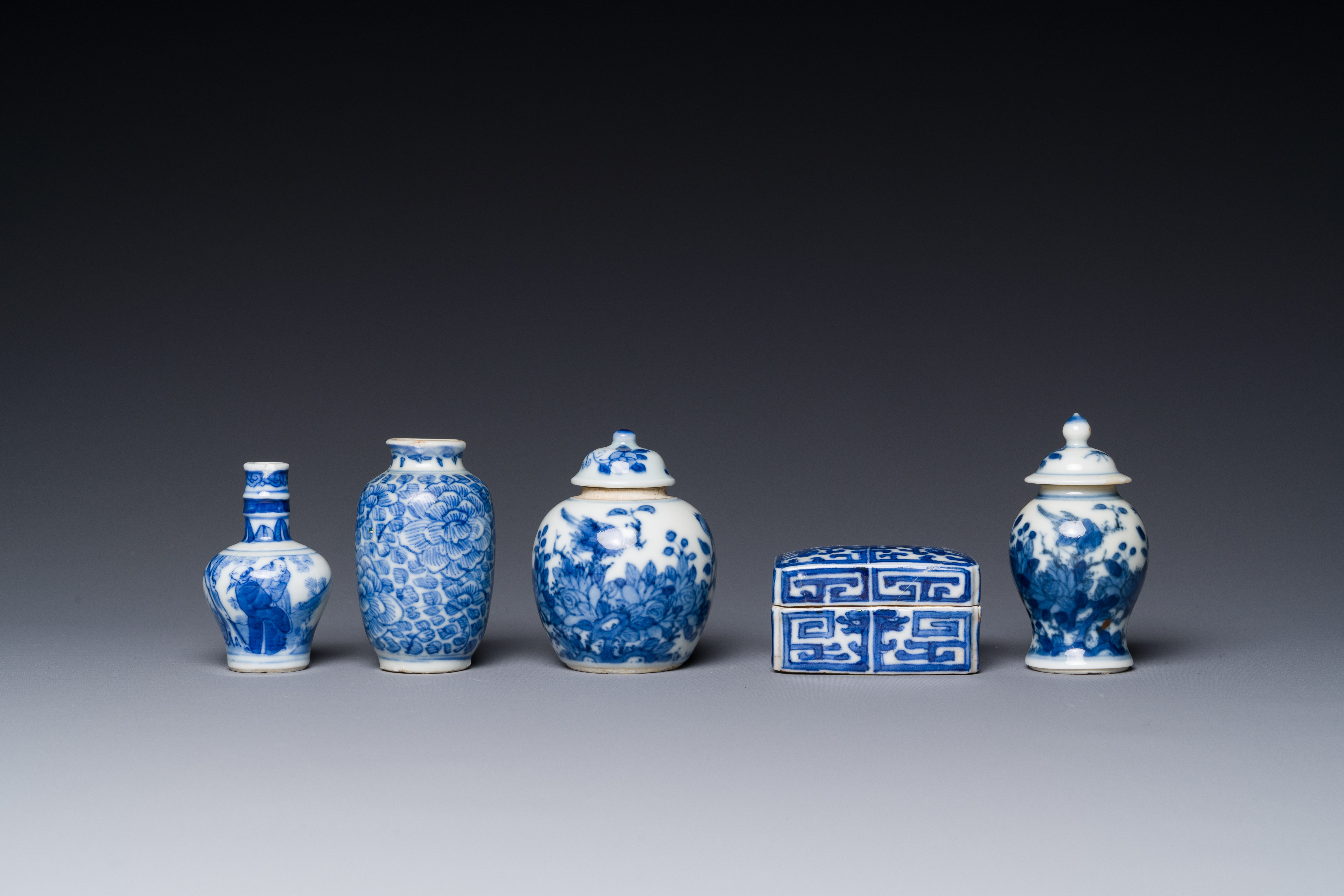 Four Chinese blue and white vases and a box with cover, all marked, 18/19th C. - Image 2 of 4