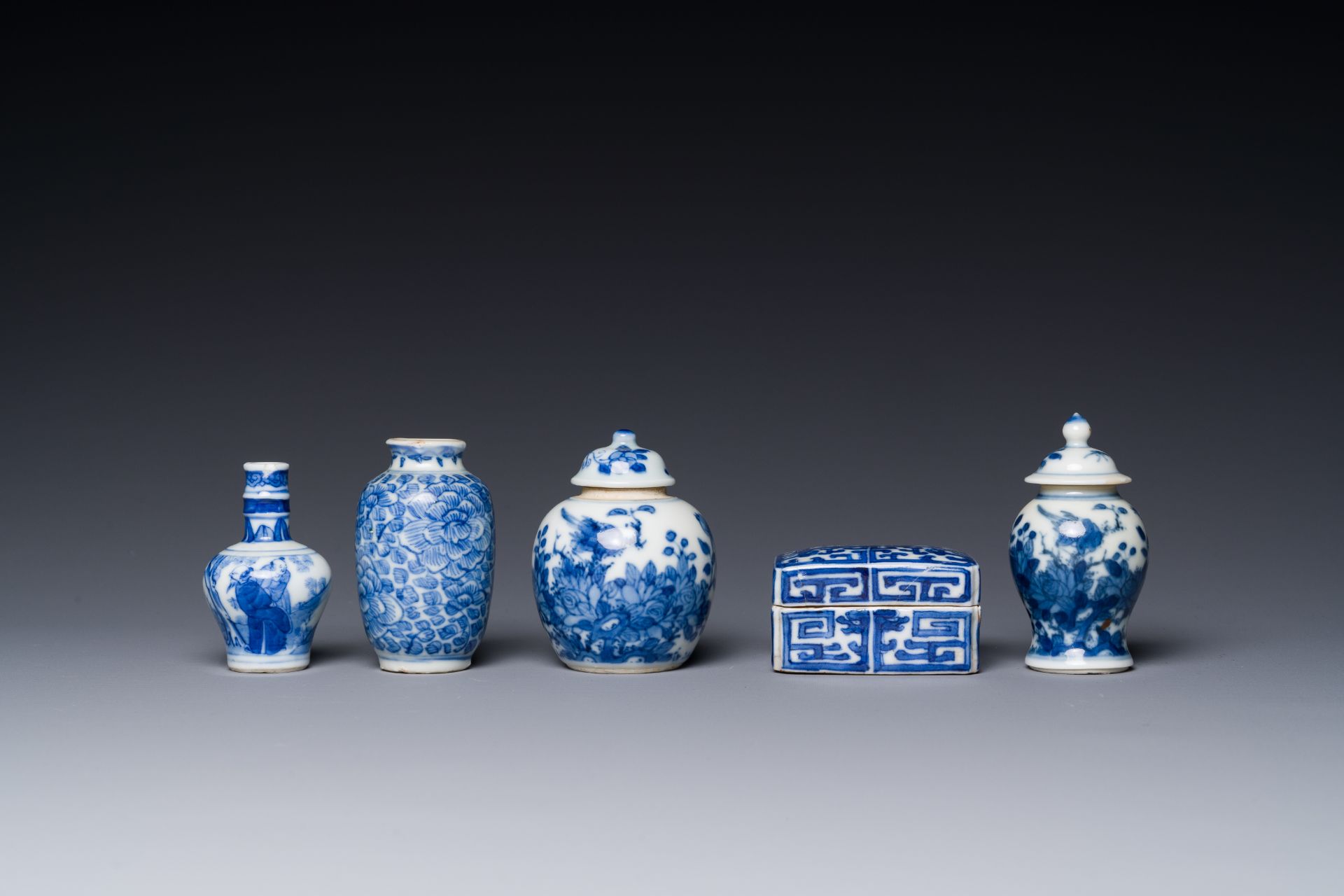 Four Chinese blue and white vases and a box with cover, all marked, 18/19th C. - Image 2 of 4