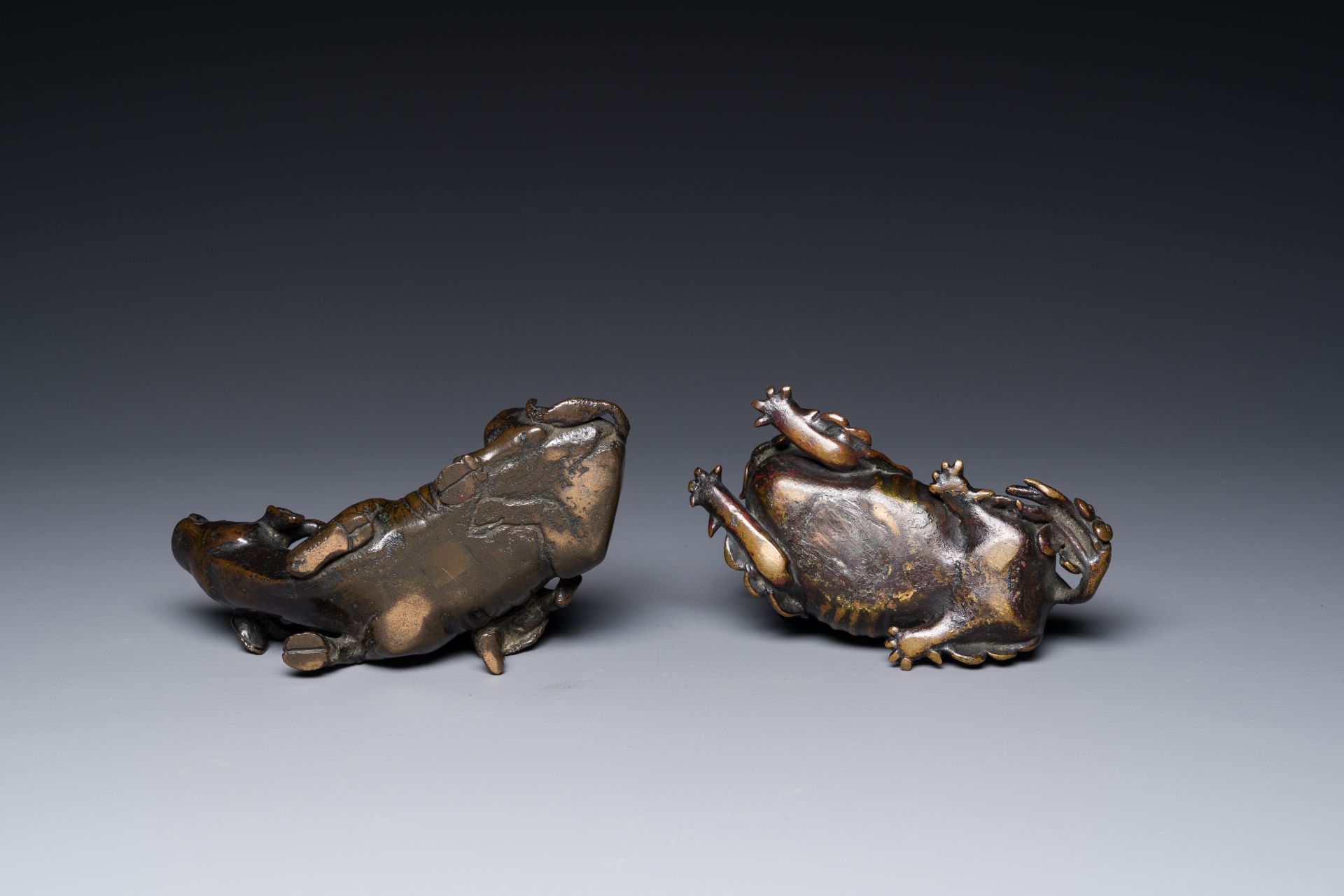 Two Chinese bronze water droppers, Ming/Qing - Bild 7 aus 7