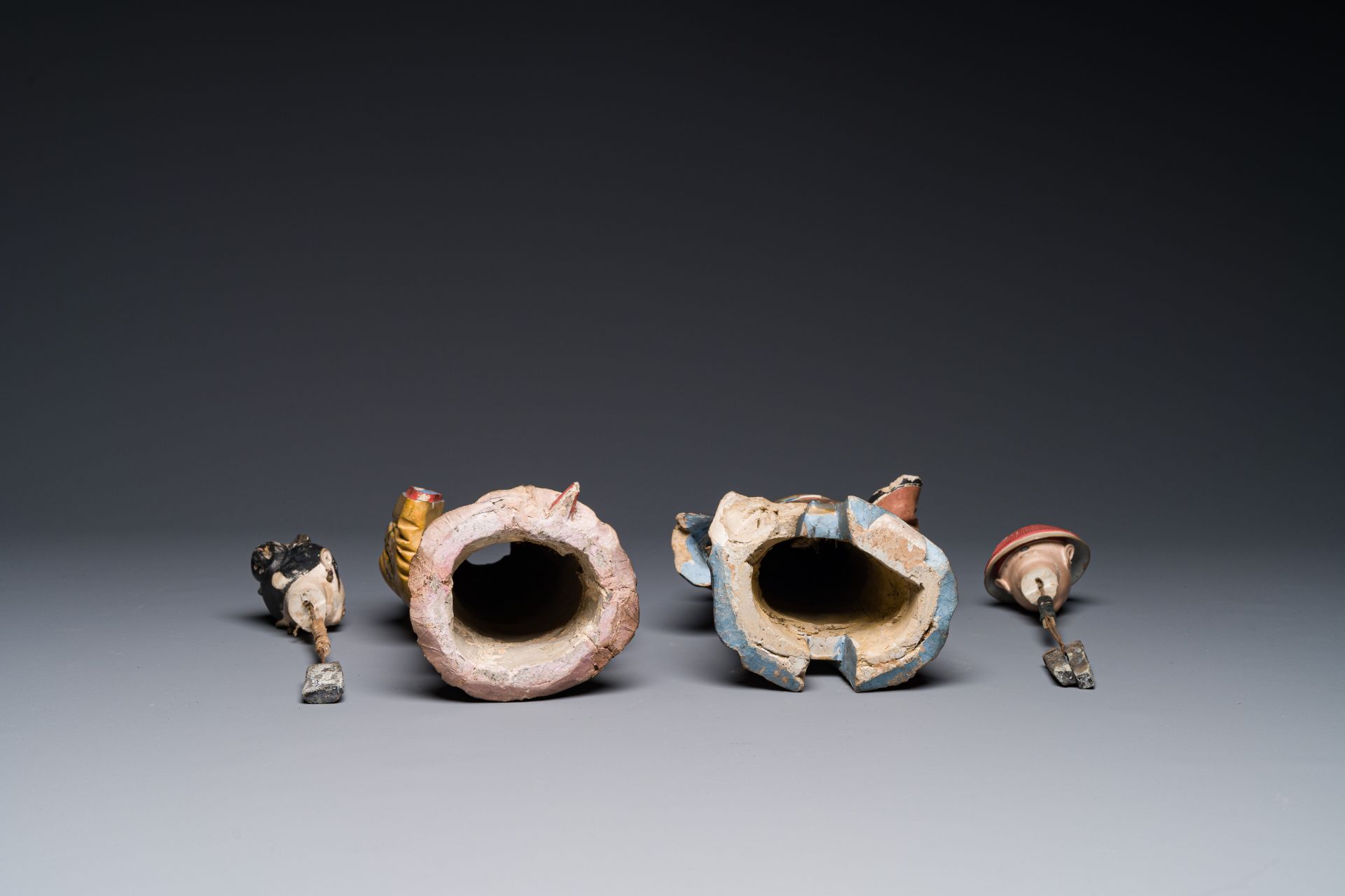 A pair of Chinese export polychrome decorated clay nodding head figures, 18/19th C. - Image 4 of 4