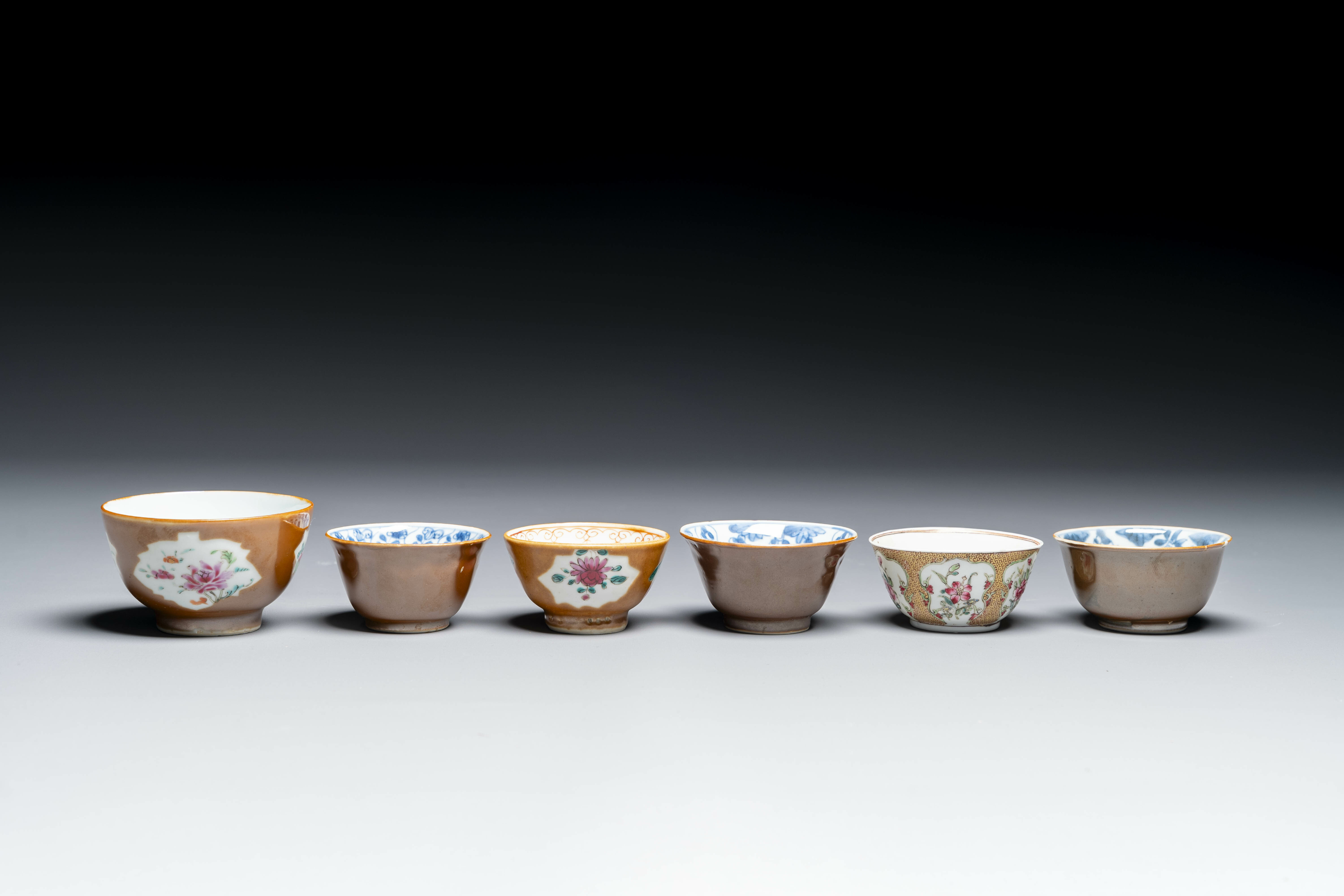 A varied collection of Chinese blue and white, famille rose and Imari-style porcelain, Yongzheng/Qia - Image 9 of 14