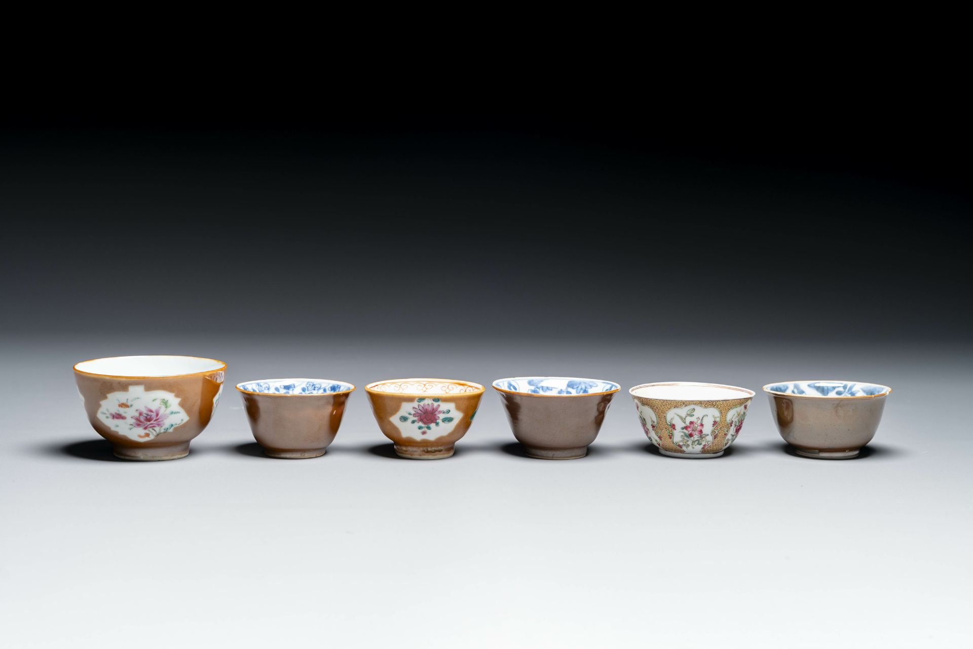 A varied collection of Chinese blue and white, famille rose and Imari-style porcelain, Yongzheng/Qia - Image 9 of 14