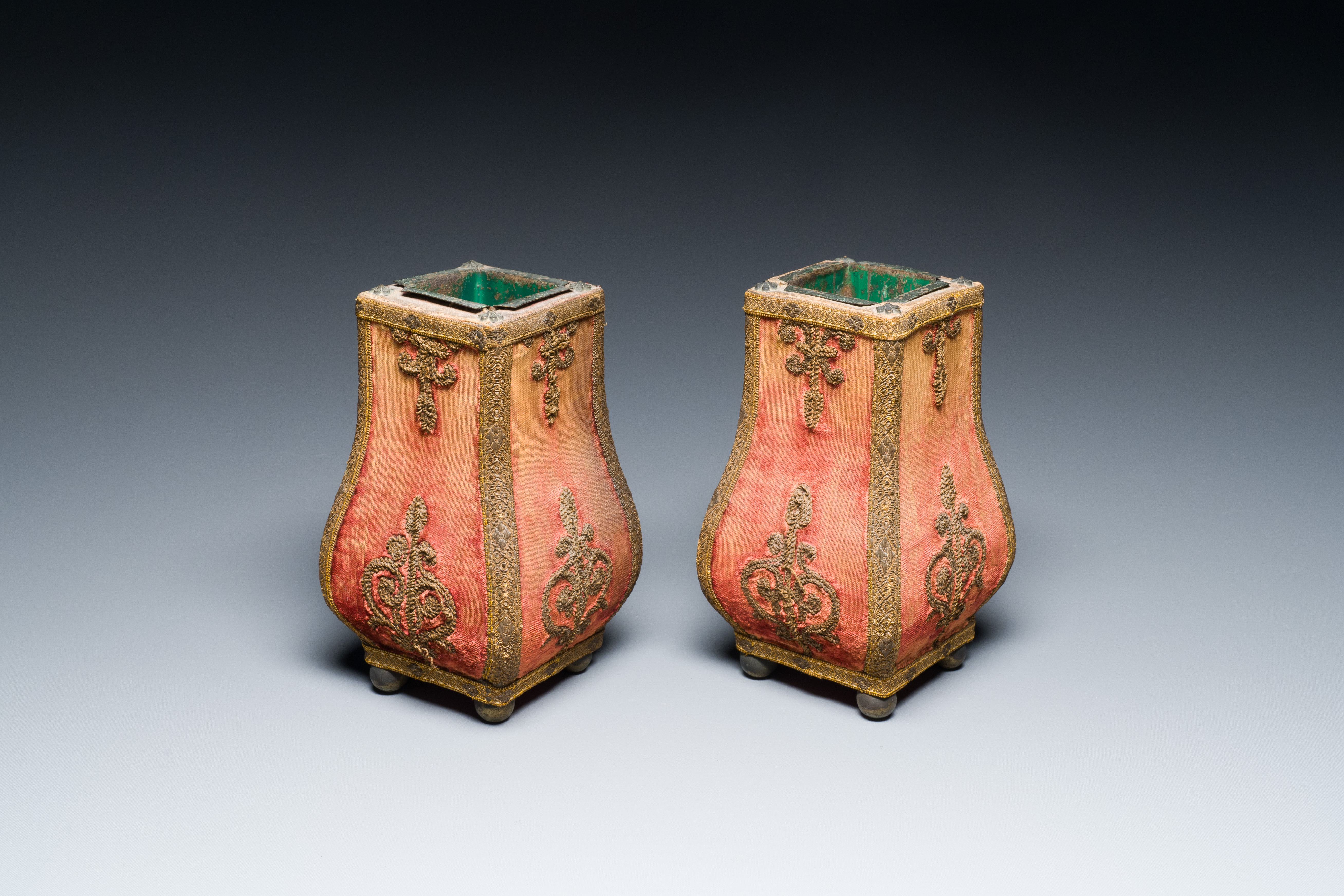 A pair of Louis XIV vases covered with velvet and gold thread, with metal liner, France, 18th C.