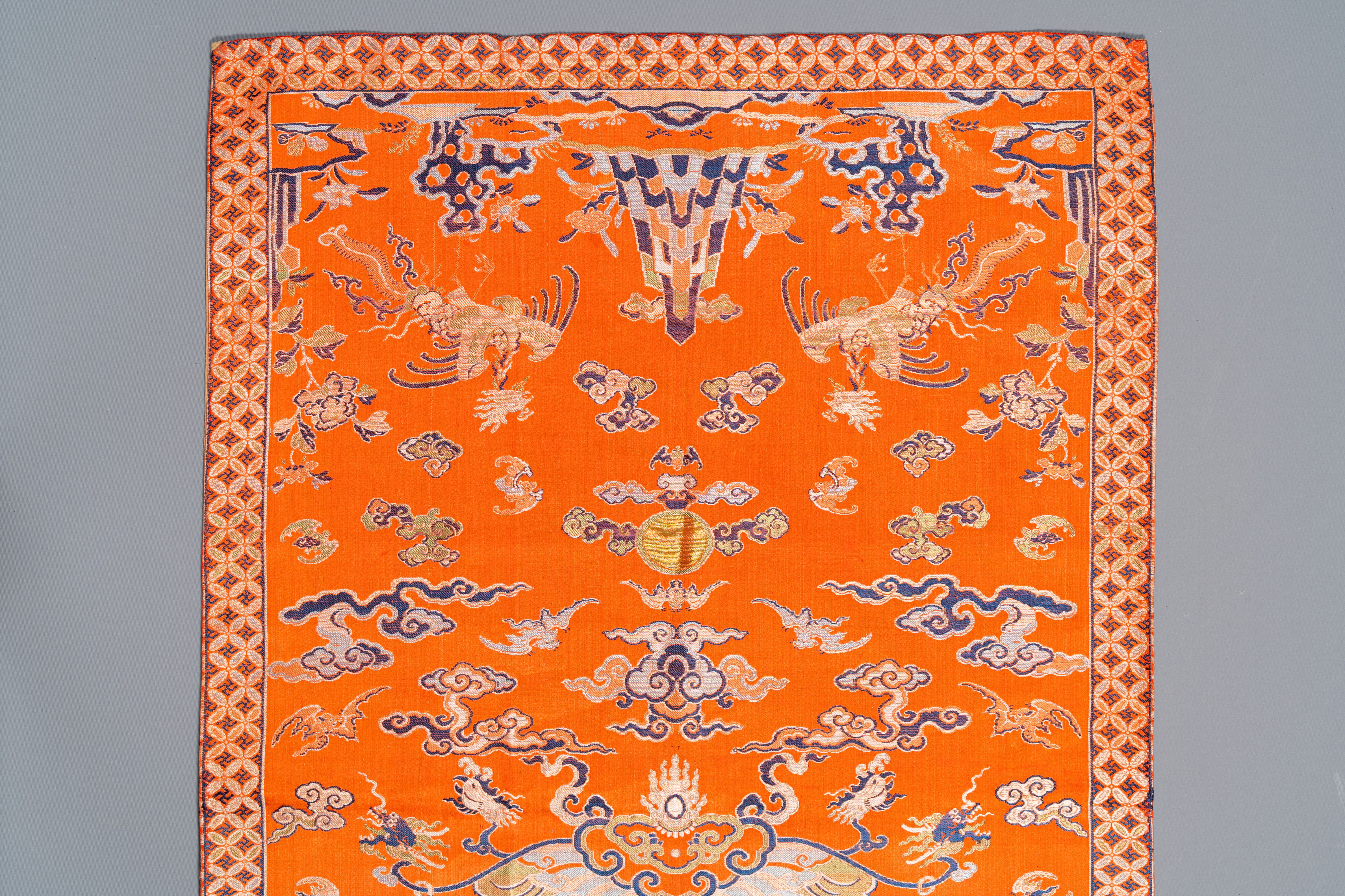 A Chinese embroidered silk 'kesi' cloth with Buddhist lions and phoenixes, 19th C. - Image 3 of 6