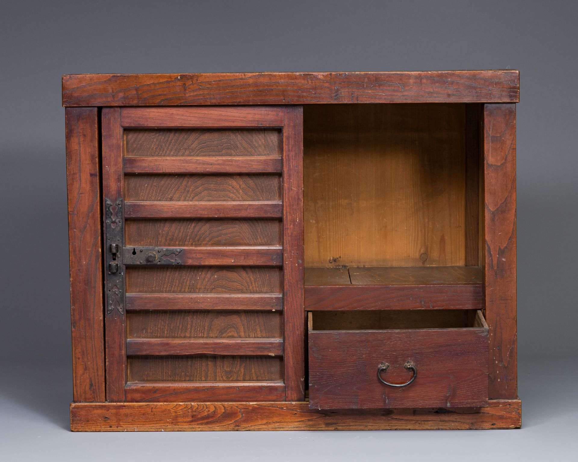 A Japanese wooden tansu chest, 19/20th C. - Image 3 of 6