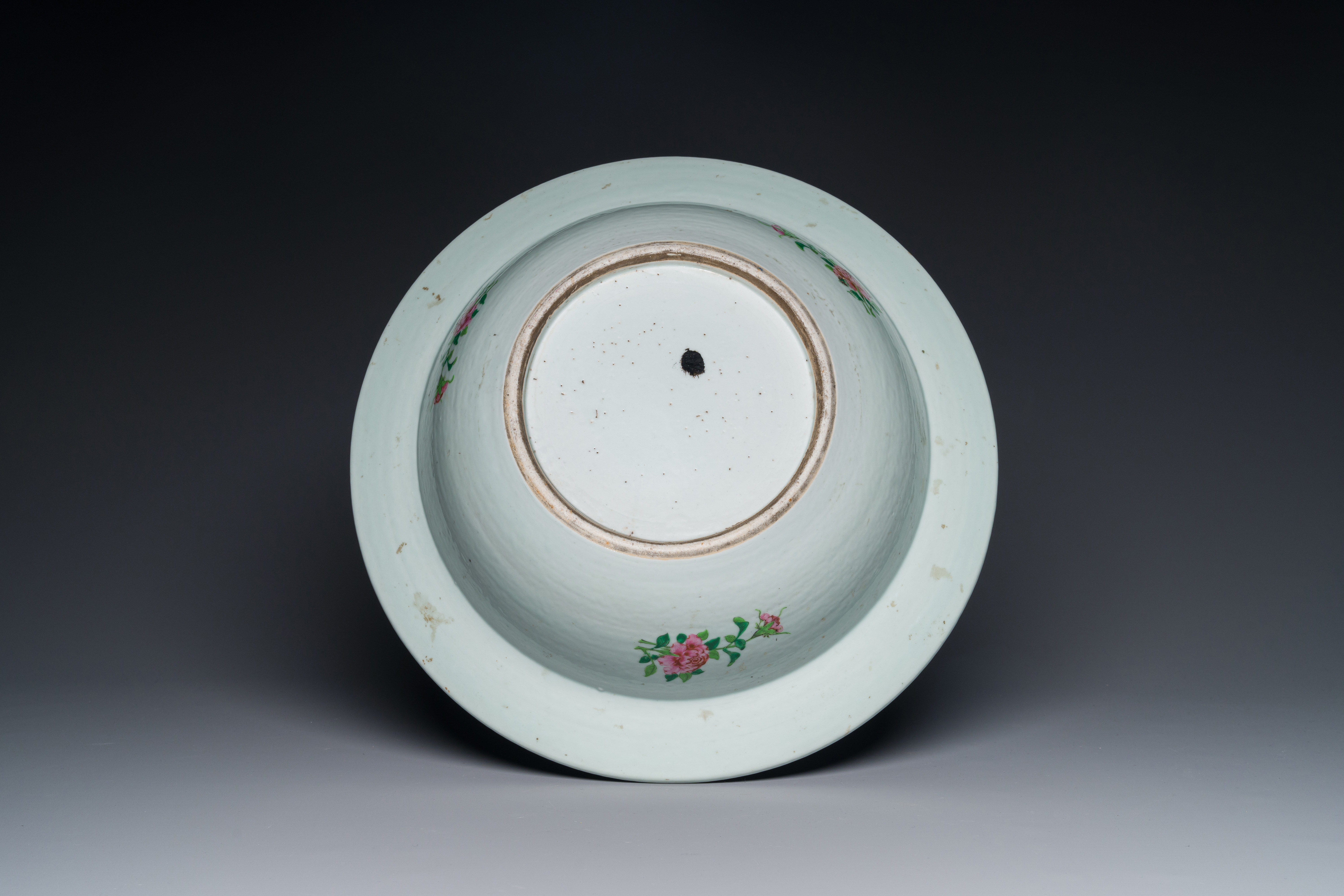 A large Chinese Canton famille rose 'Qi Lin Song Zi' basin, 19th C. - Image 5 of 5