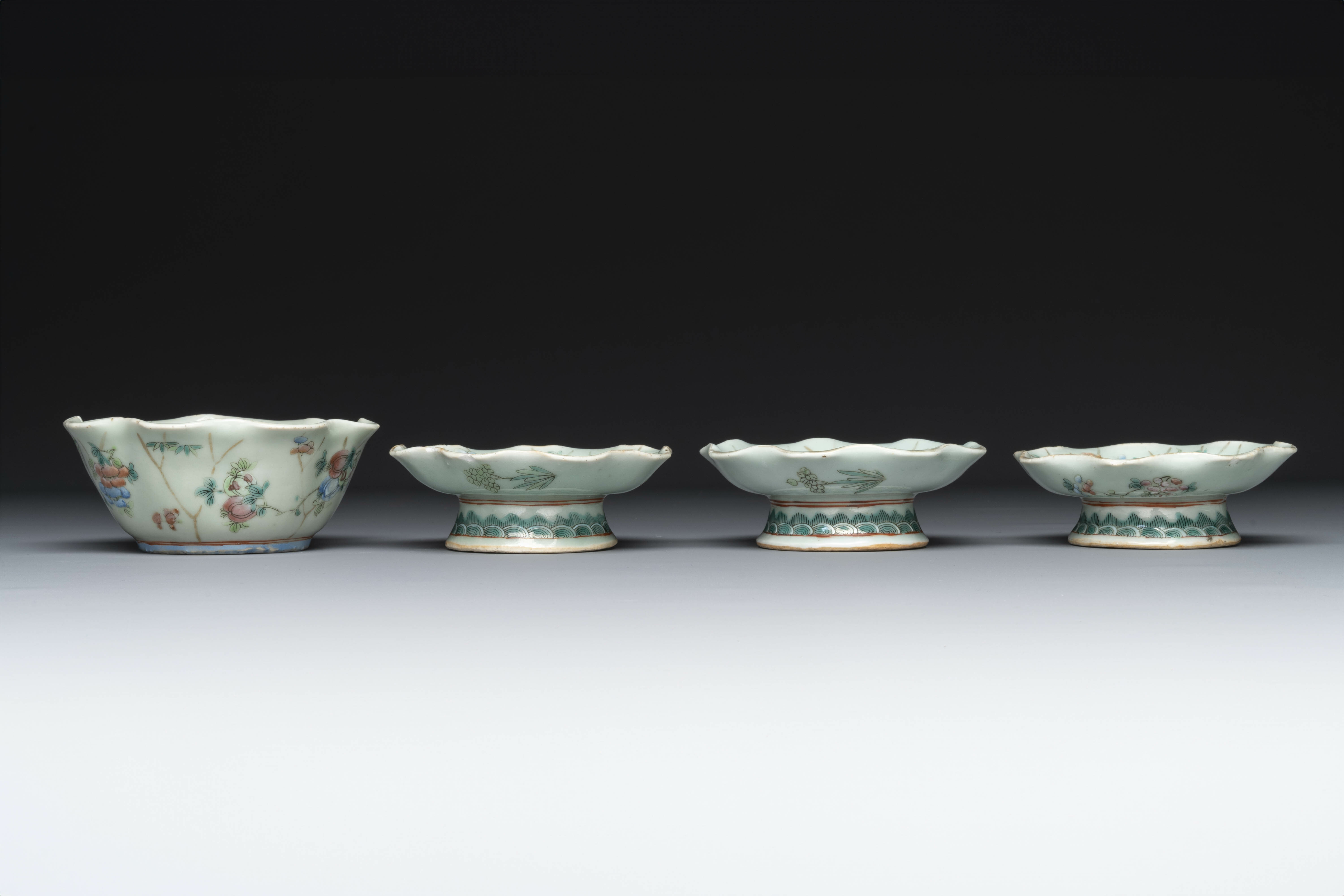 A varied collection of eight pieces of Chinese famille rose porcelain, 18/19th C. - Image 17 of 21