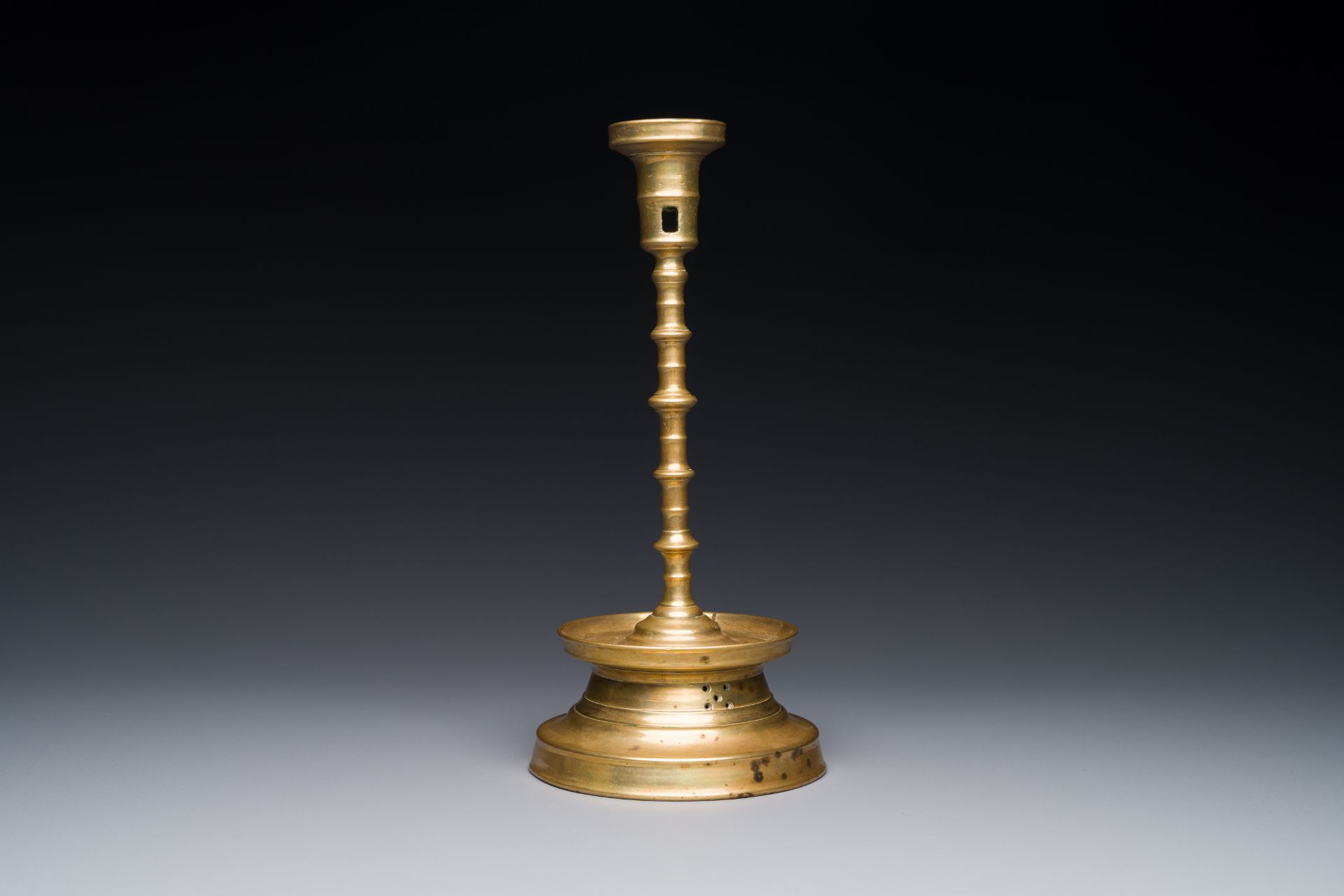 A knotted bronze candlestick, Southern Netherlands, probably 16th C. - Bild 2 aus 15